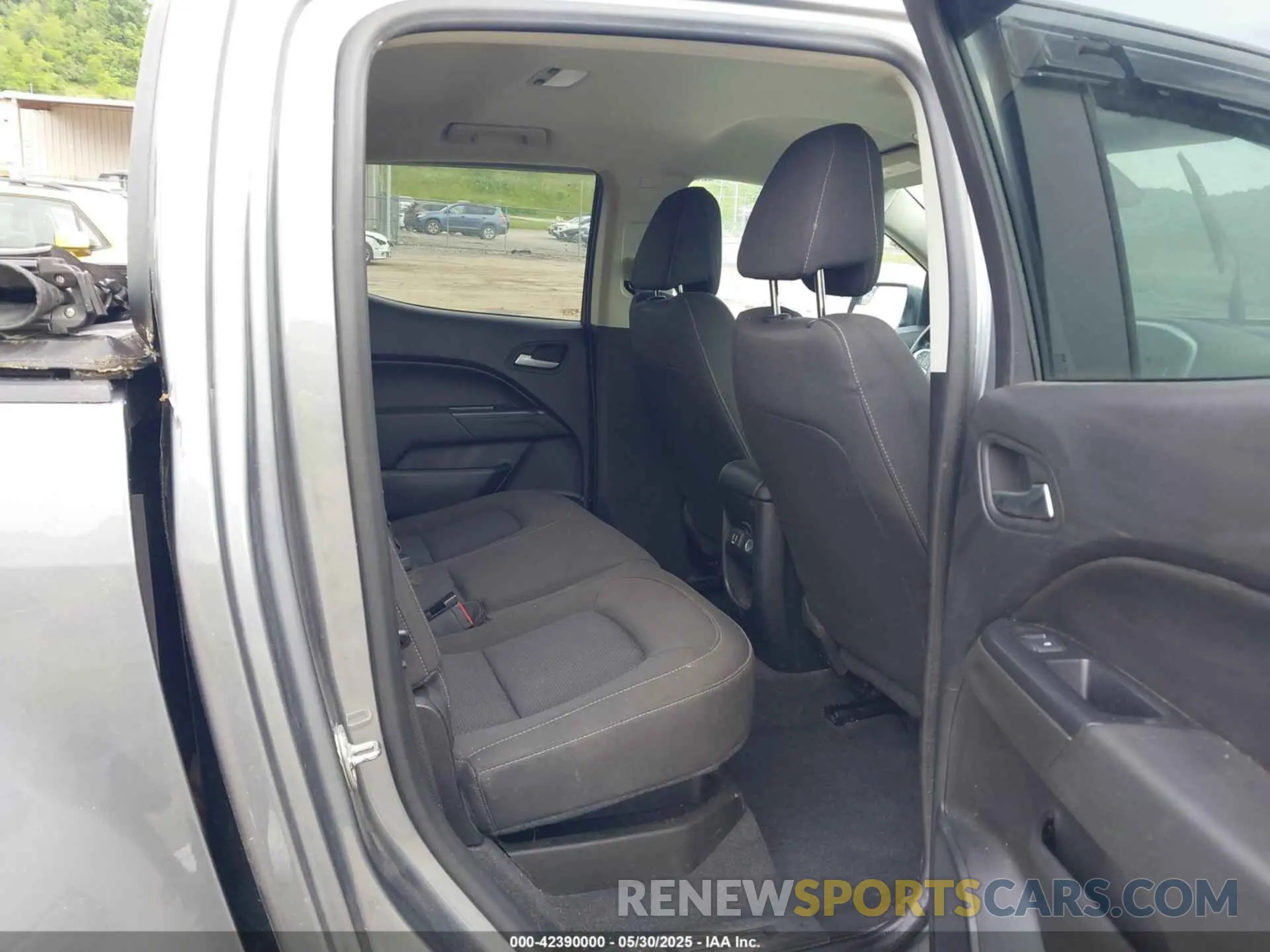 8 Photograph of a damaged car 1GCGTCEN1M1105688 CHEVROLET COLORADO 2021