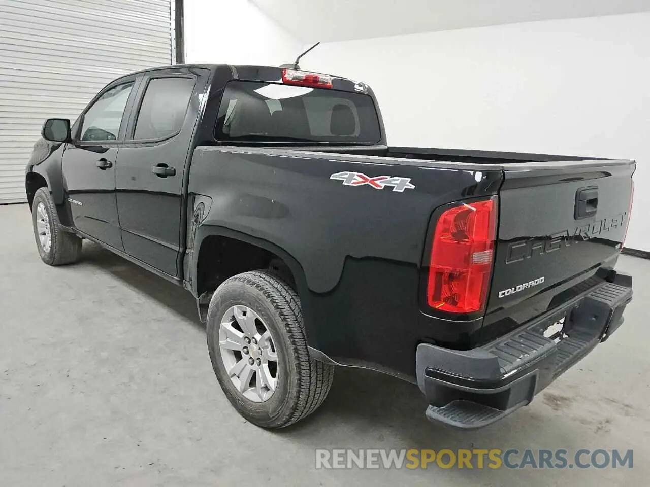 2 Photograph of a damaged car 1GCGTCEN2M1145570 CHEVROLET COLORADO 2021