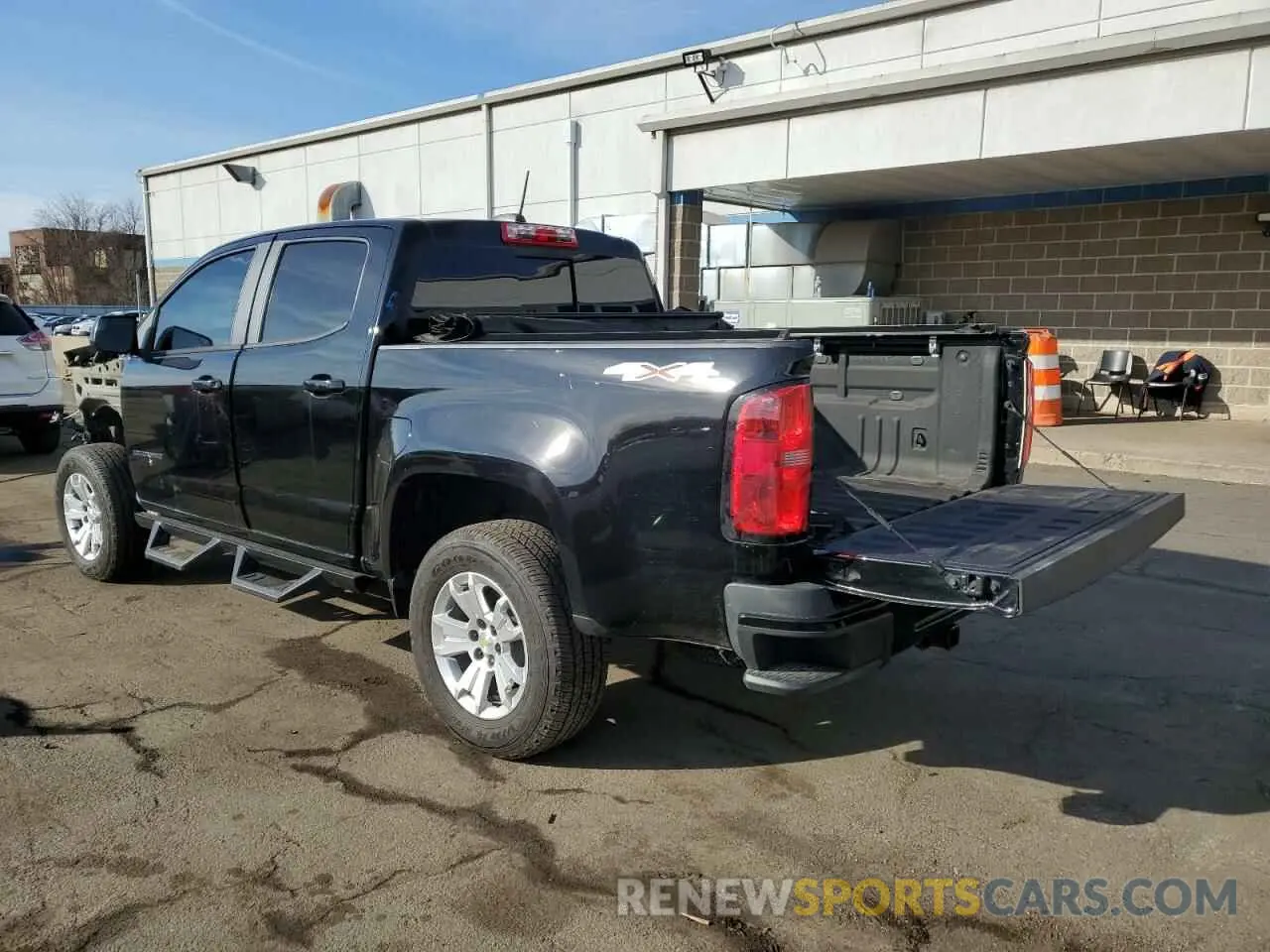 2 Photograph of a damaged car 1GCGTCEN3M1112612 CHEVROLET COLORADO 2021