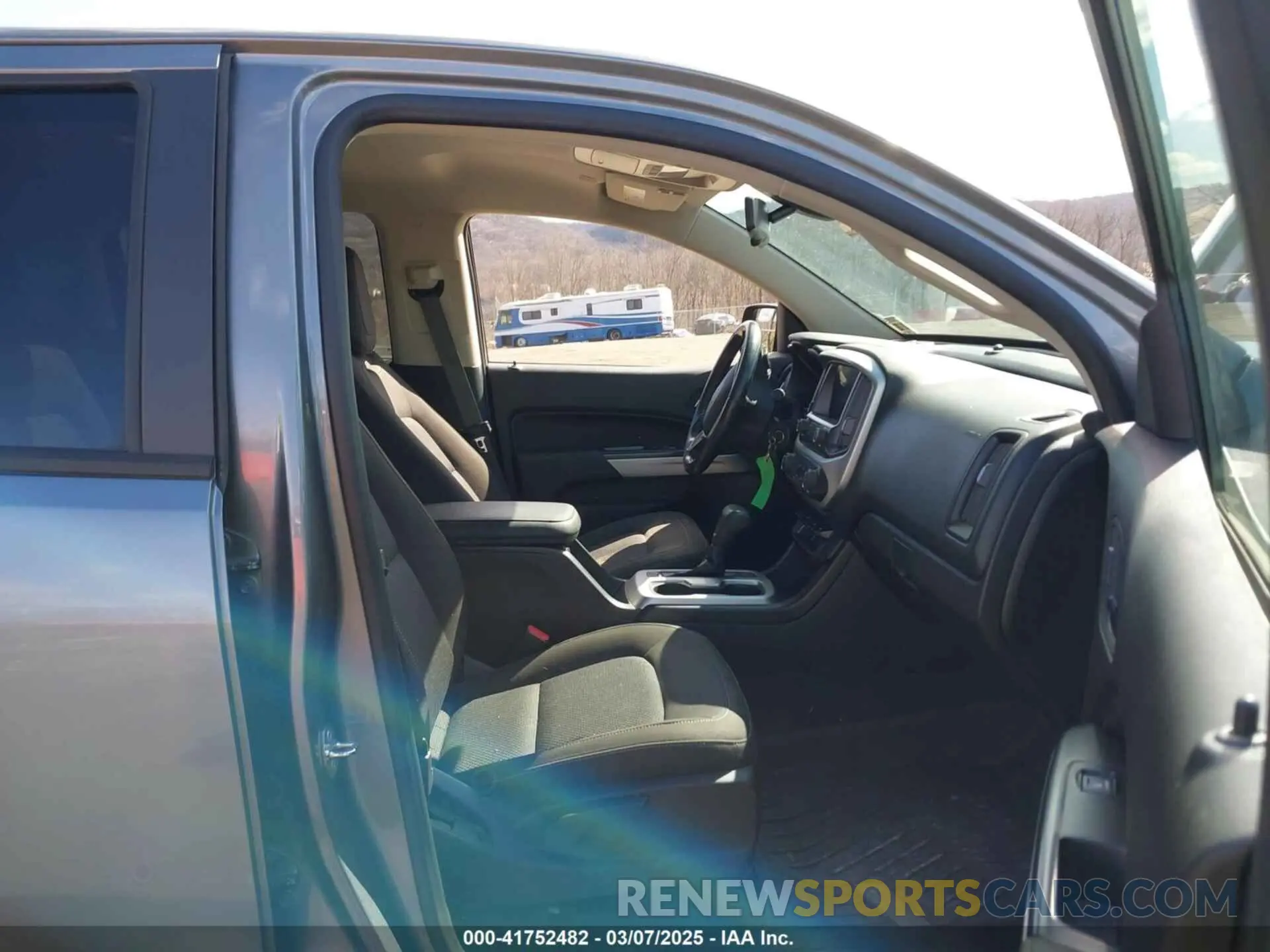 5 Photograph of a damaged car 1GCGTCEN5M1294085 CHEVROLET COLORADO 2021