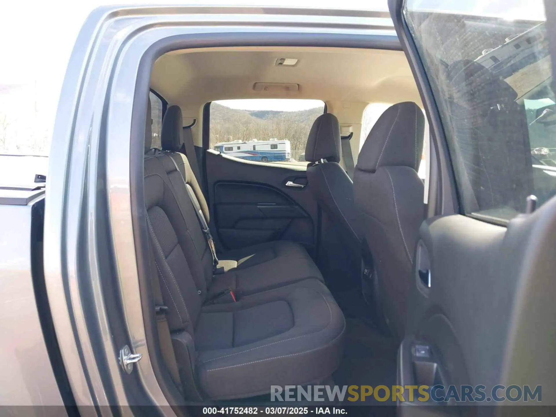 8 Photograph of a damaged car 1GCGTCEN5M1294085 CHEVROLET COLORADO 2021