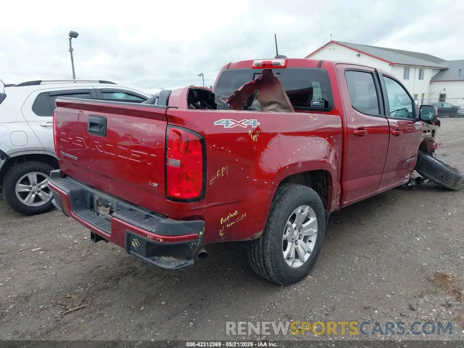 4 Photograph of a damaged car 1GCGTCEN8M1169498 CHEVROLET COLORADO 2021