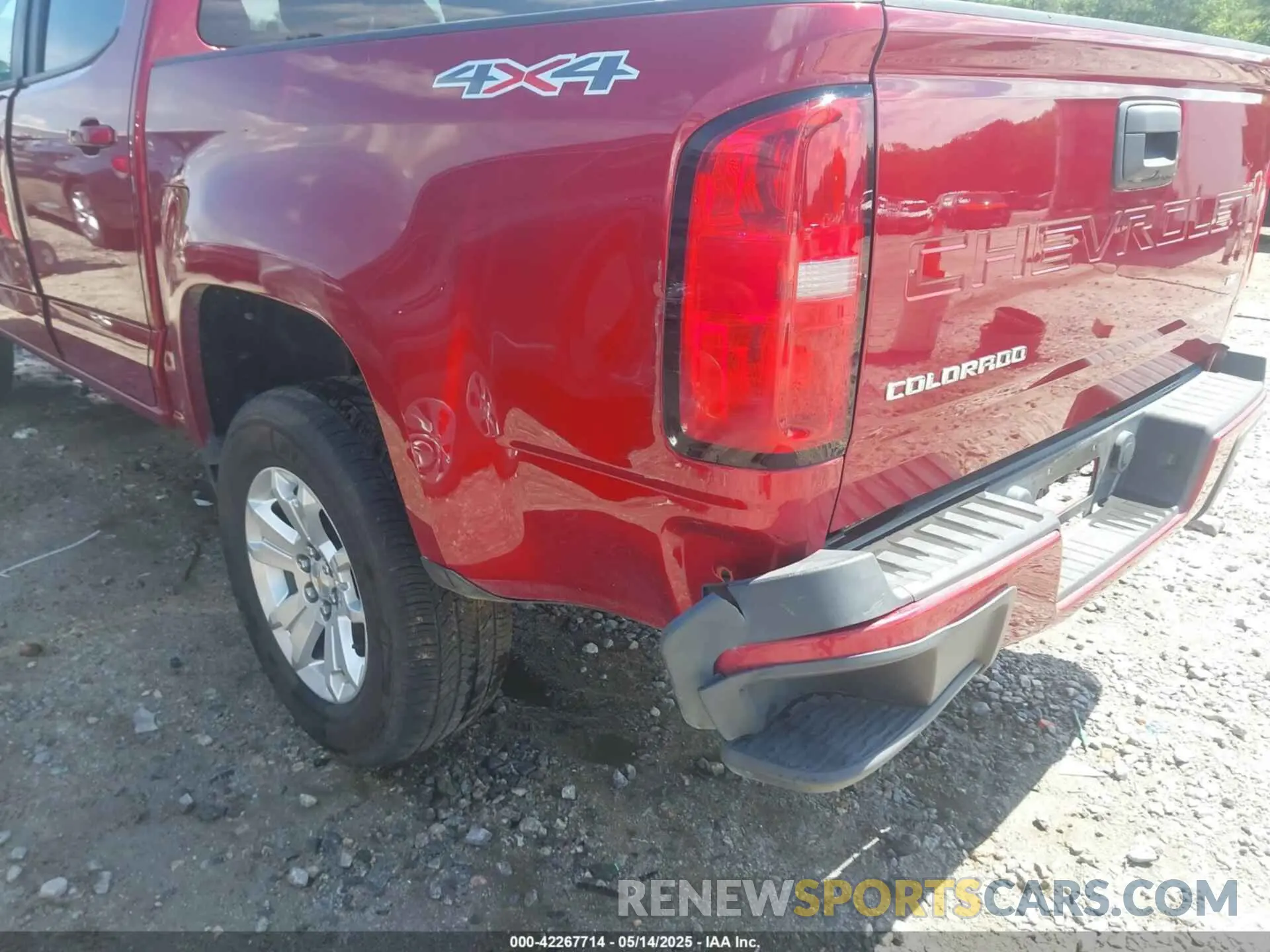 17 Photograph of a damaged car 1GCGTCEN9M1132430 CHEVROLET COLORADO 2021