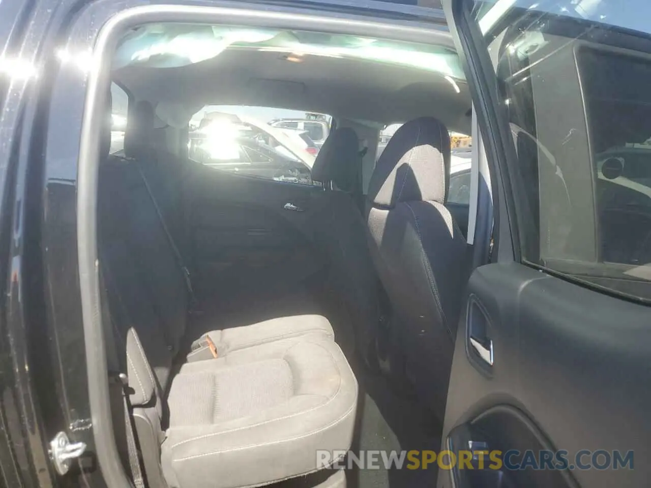 10 Photograph of a damaged car 1GCGTCENXM1271076 CHEVROLET COLORADO 2021