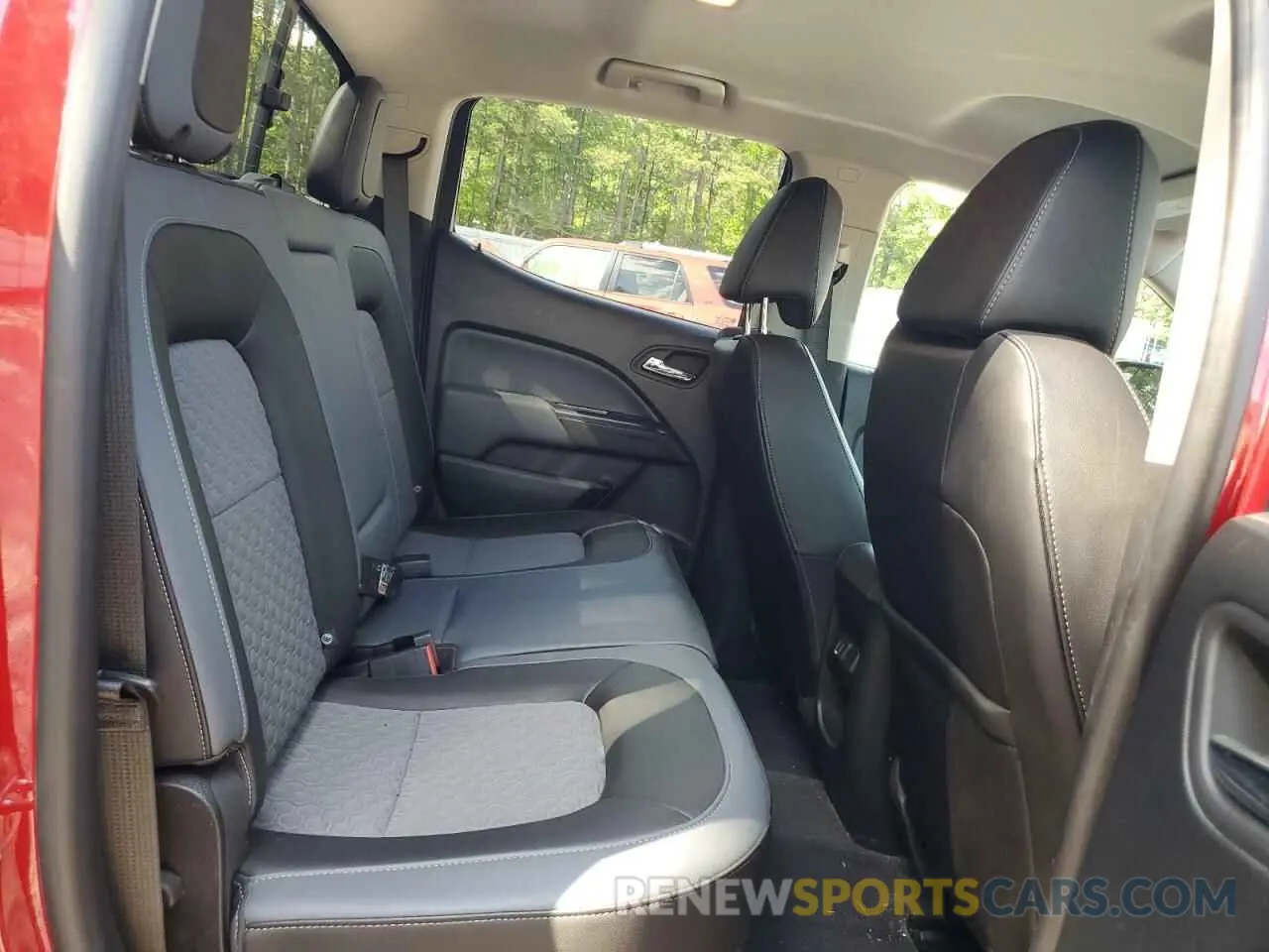 10 Photograph of a damaged car 1GCGTDEN2M1101395 CHEVROLET COLORADO 2021