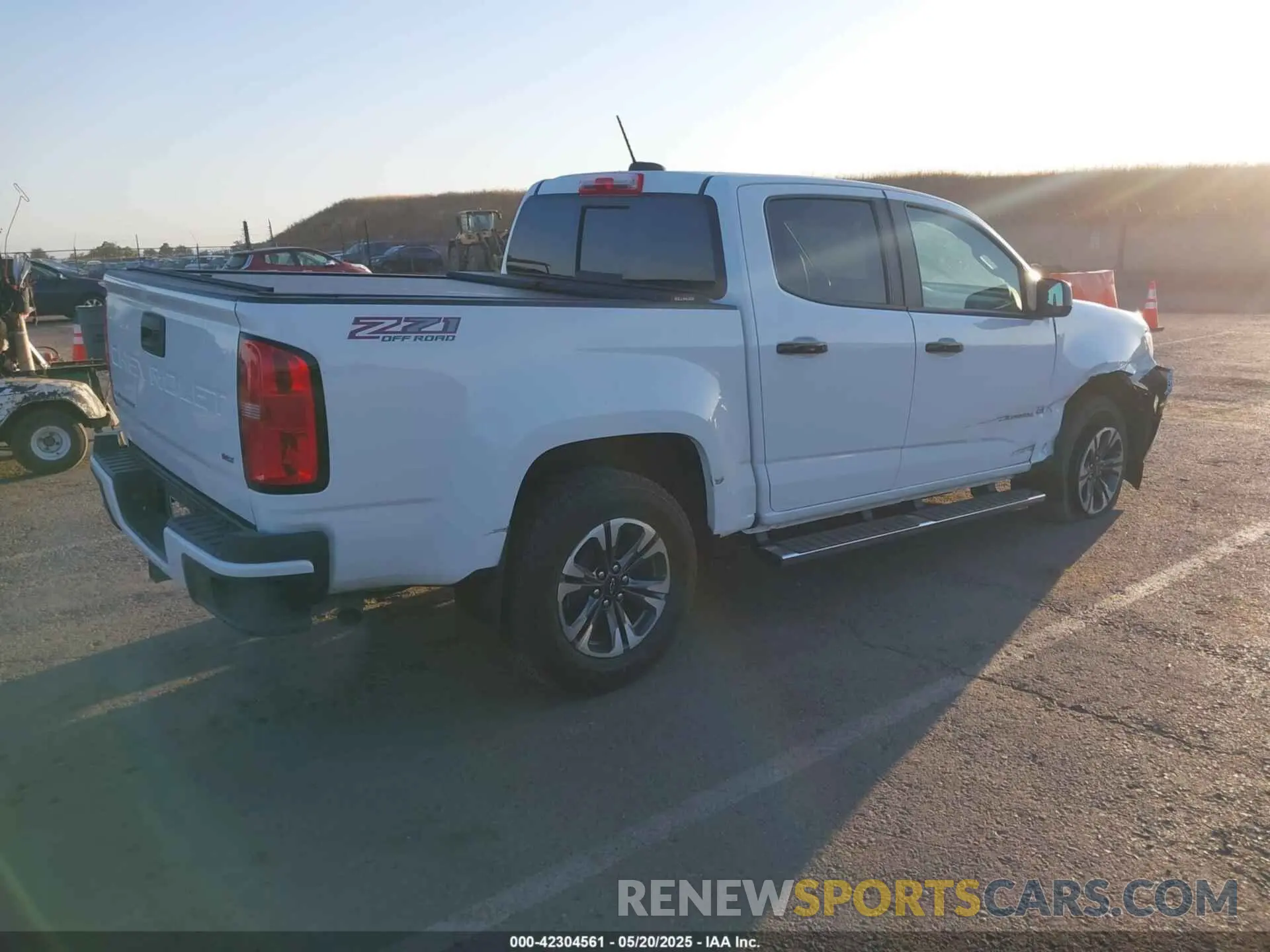 4 Photograph of a damaged car 1GCGTDEN2M1110856 CHEVROLET COLORADO 2021
