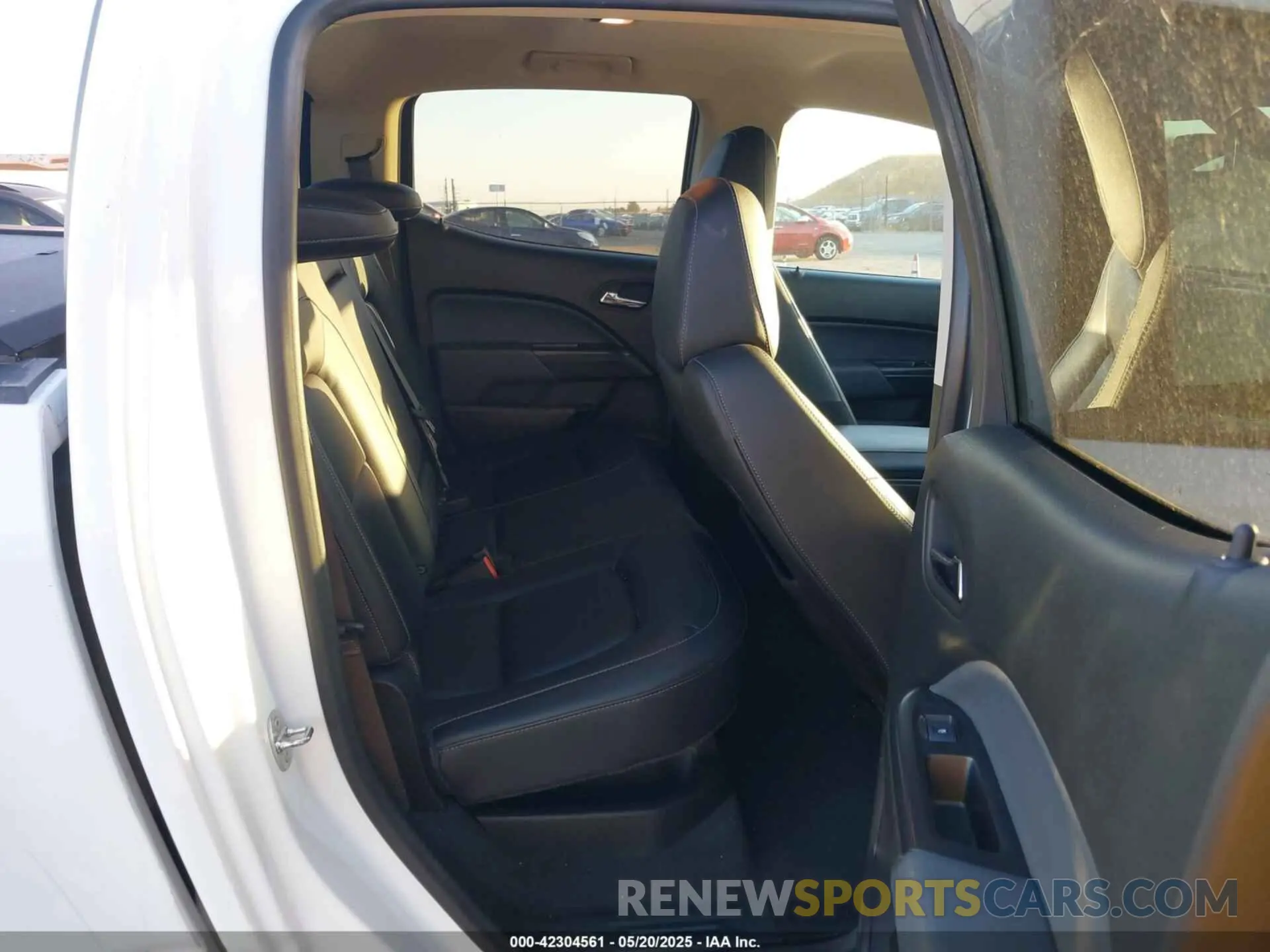 8 Photograph of a damaged car 1GCGTDEN2M1110856 CHEVROLET COLORADO 2021
