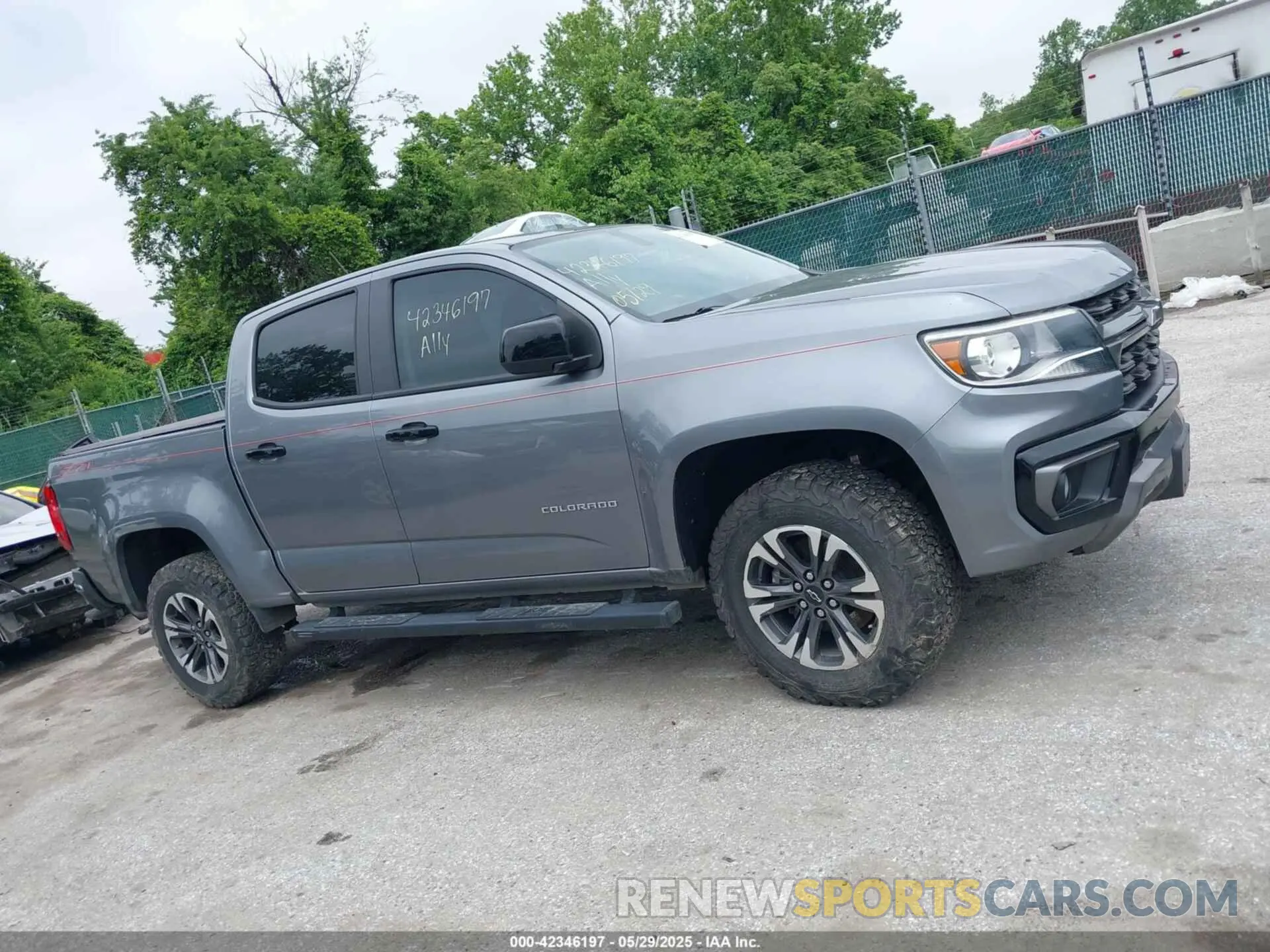 12 Photograph of a damaged car 1GCGTDEN4M1131238 CHEVROLET COLORADO 2021