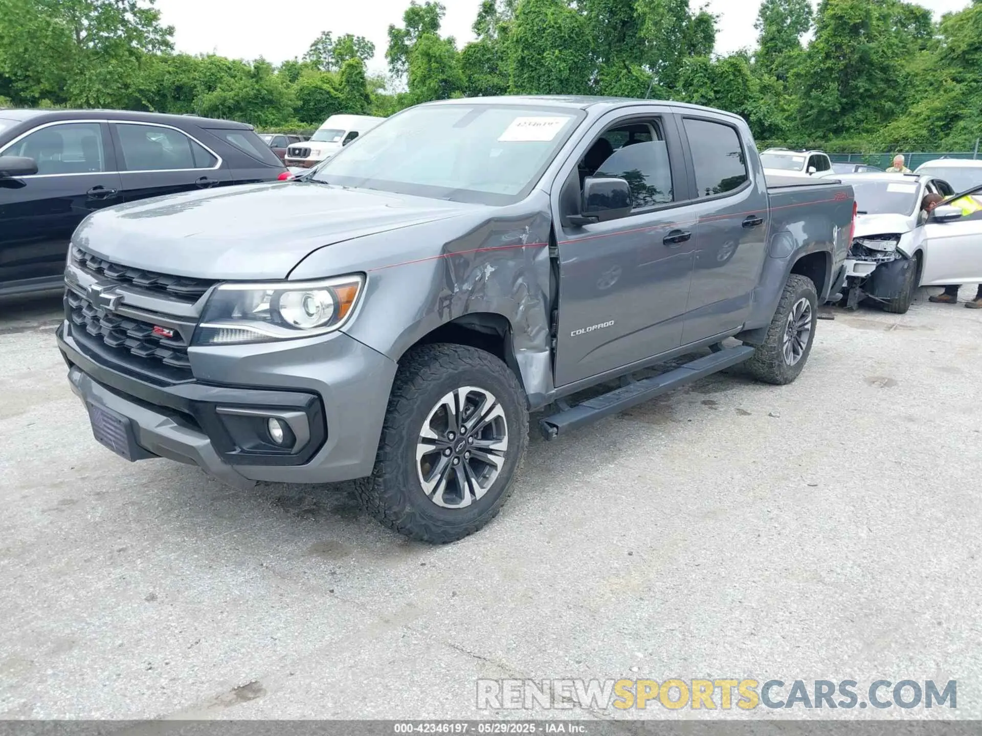2 Photograph of a damaged car 1GCGTDEN4M1131238 CHEVROLET COLORADO 2021