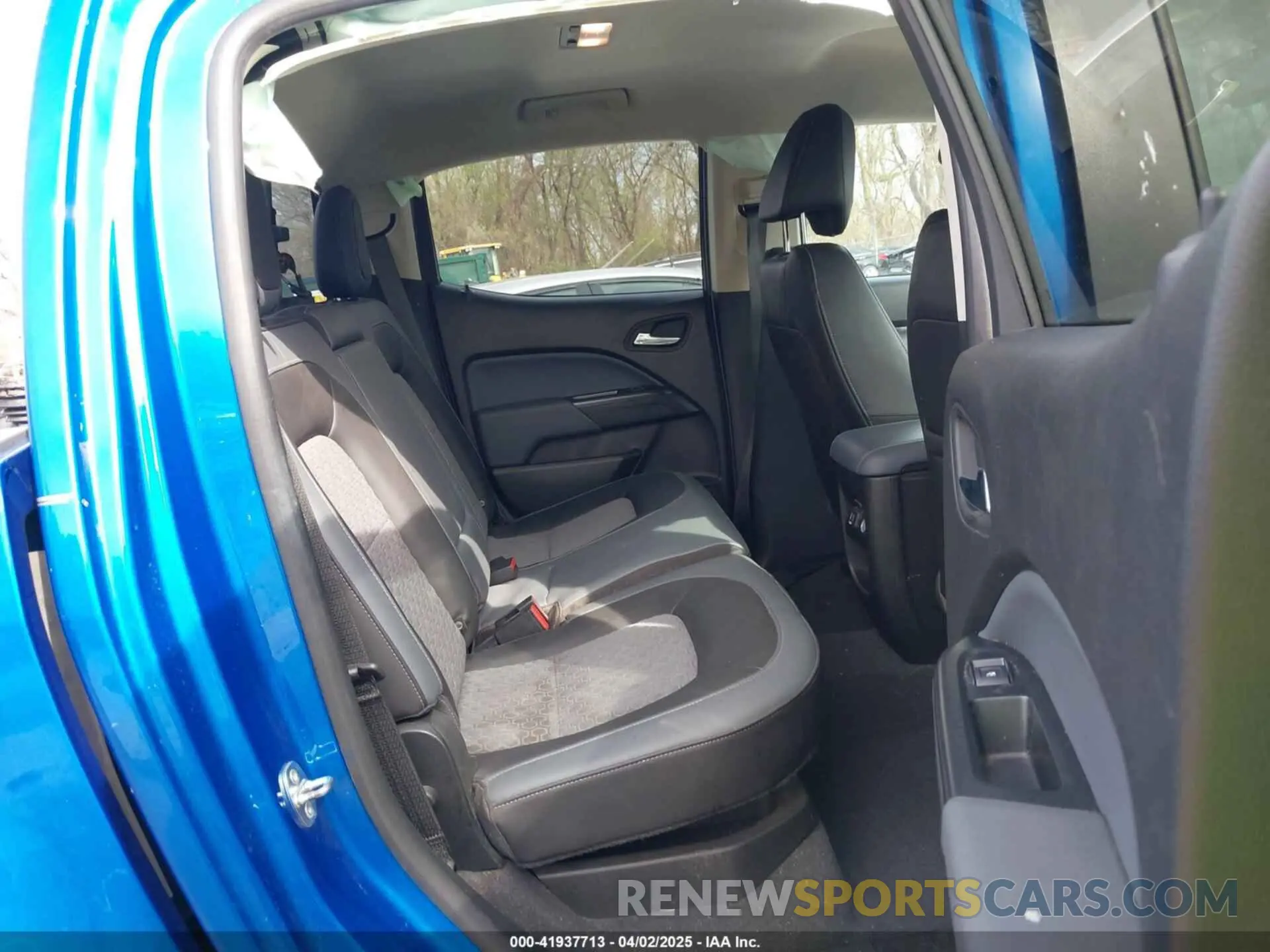 8 Photograph of a damaged car 1GCGTDEN4M1212479 CHEVROLET COLORADO 2021