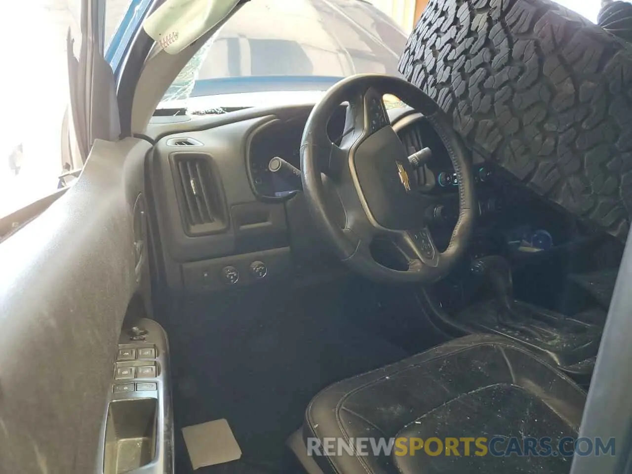 8 Photograph of a damaged car 1GCGTDEN5M1139655 CHEVROLET COLORADO 2021