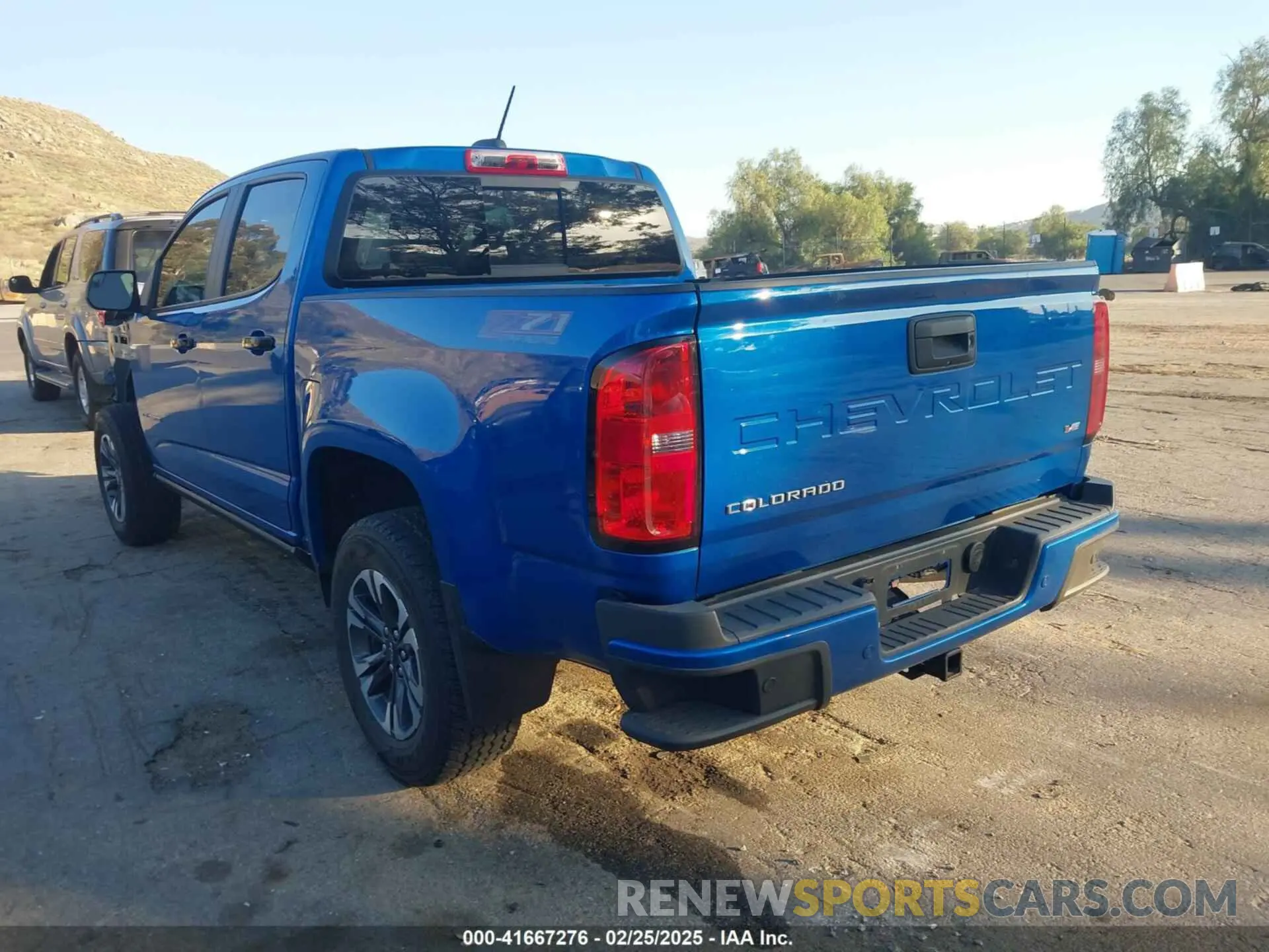 3 Photograph of a damaged car 1GCGTDEN6M1264115 CHEVROLET COLORADO 2021