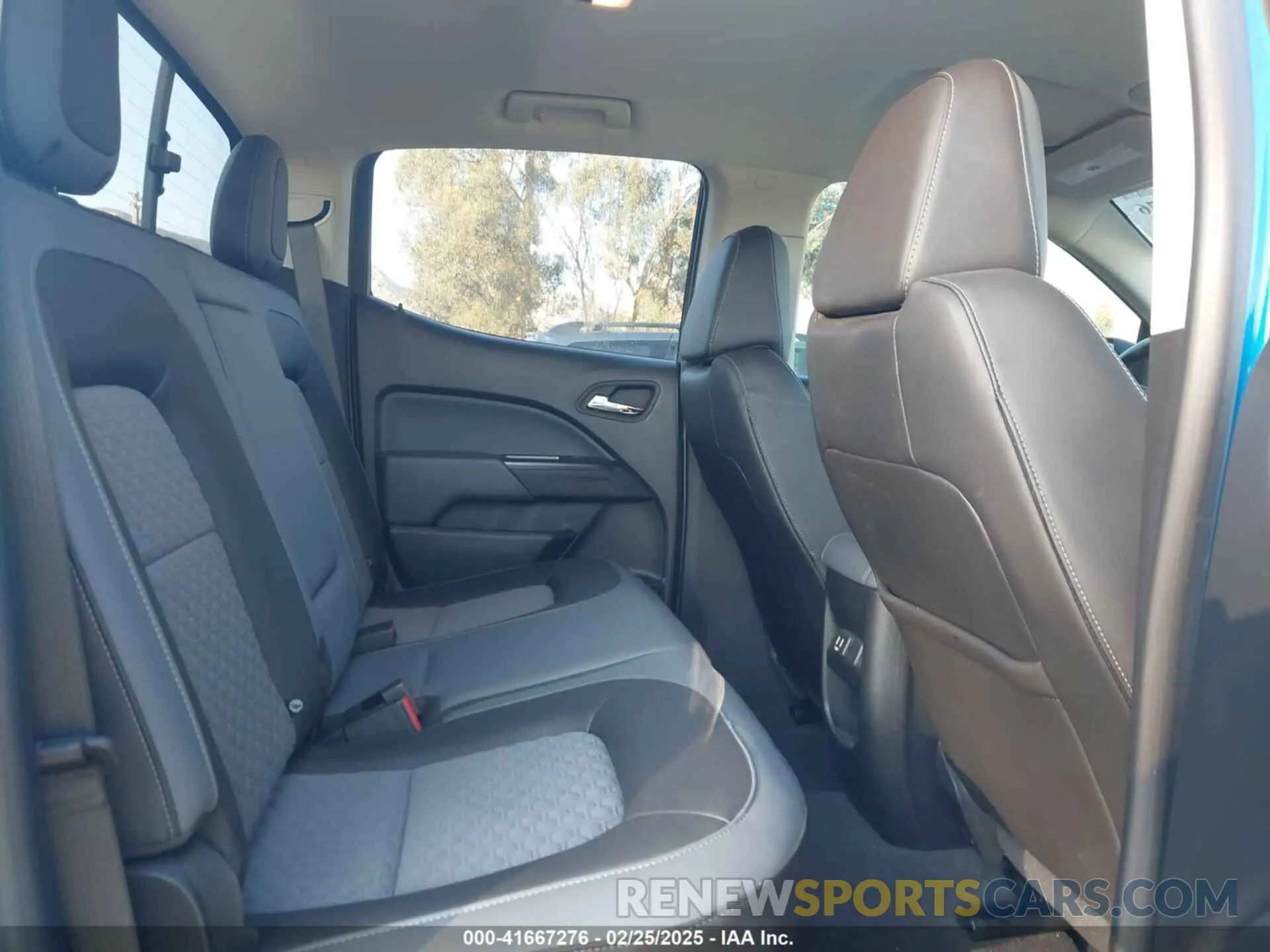 8 Photograph of a damaged car 1GCGTDEN6M1264115 CHEVROLET COLORADO 2021