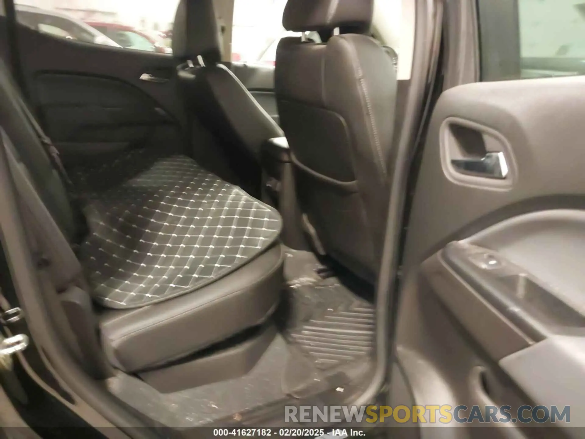 8 Photograph of a damaged car 1GCGTDEN6M1284588 CHEVROLET COLORADO 2021