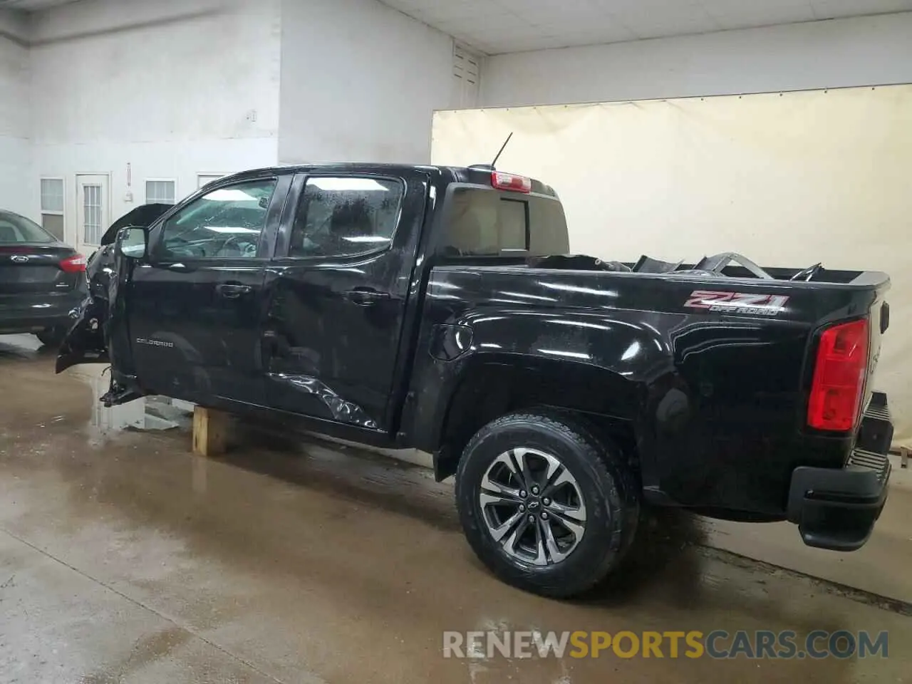 2 Photograph of a damaged car 1GCGTDEN8M1158037 CHEVROLET COLORADO 2021