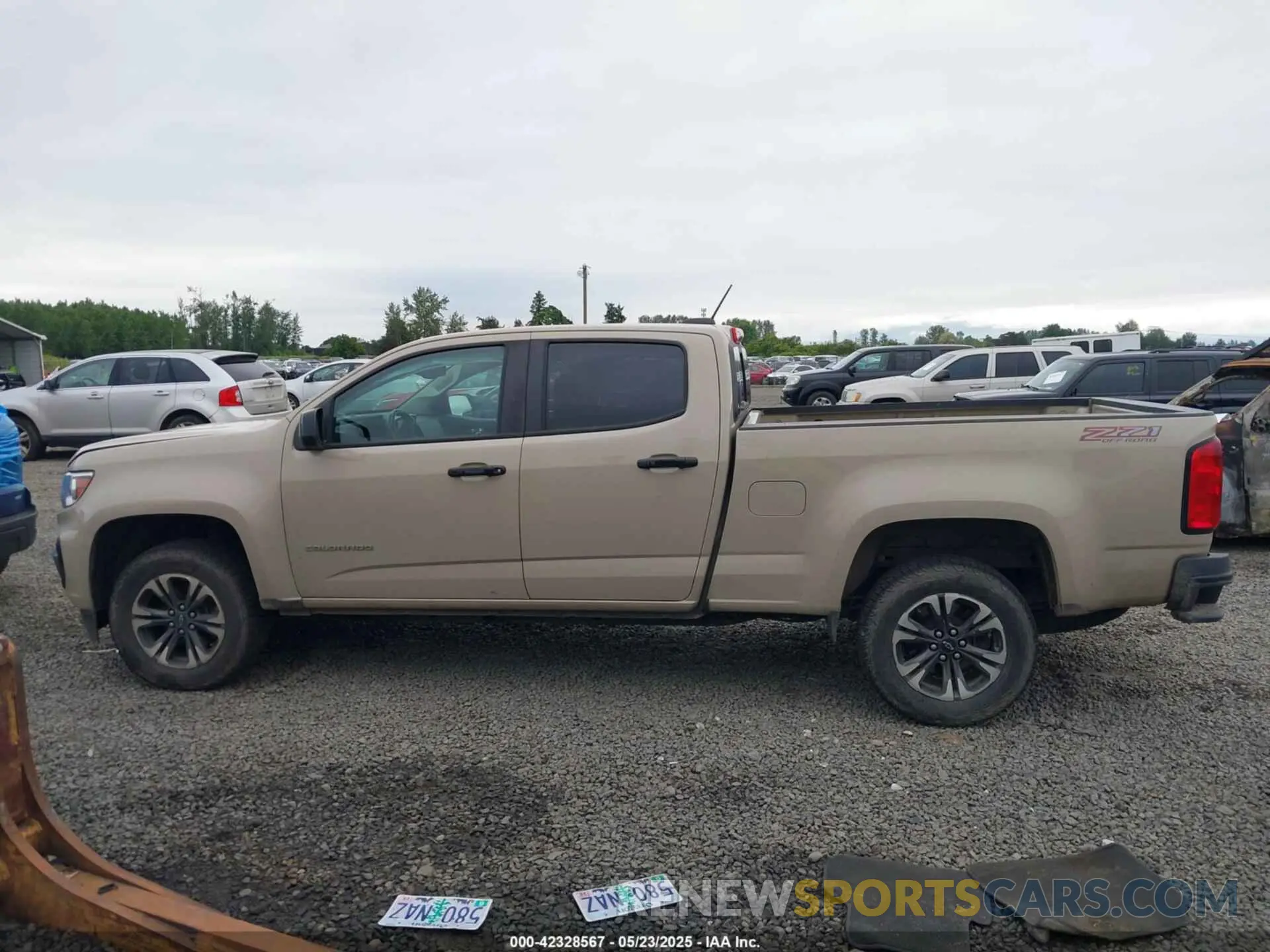 13 Photograph of a damaged car 1GCGTDEN8M1250328 CHEVROLET COLORADO 2021