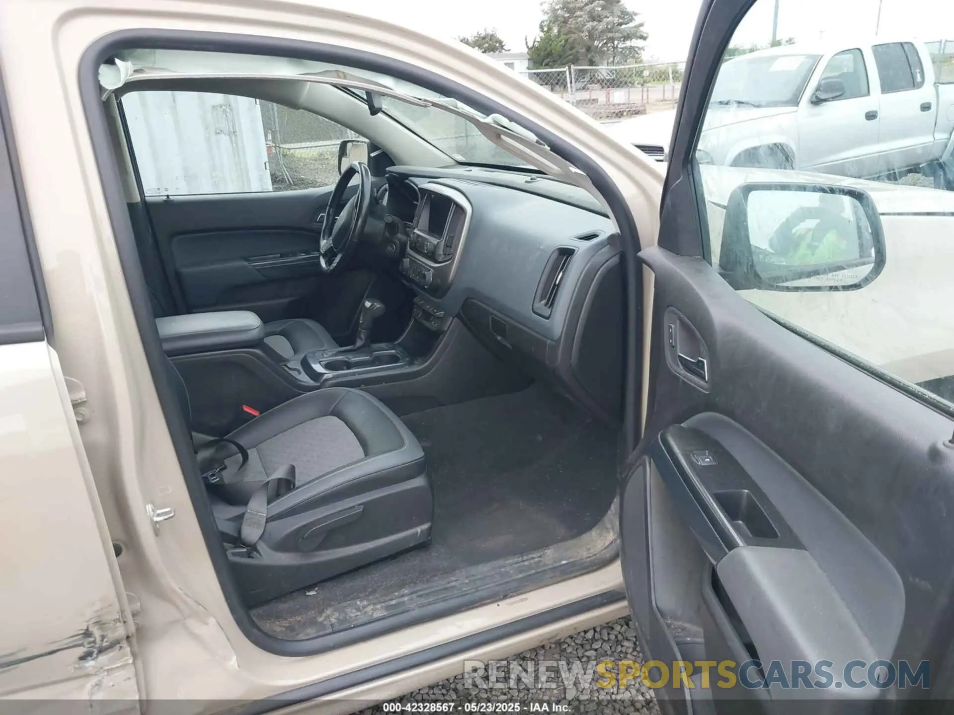 5 Photograph of a damaged car 1GCGTDEN8M1250328 CHEVROLET COLORADO 2021