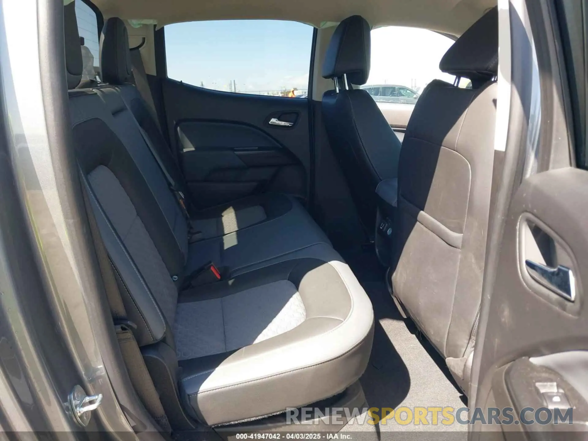 8 Photograph of a damaged car 1GCGTDEN9M1249916 CHEVROLET COLORADO 2021