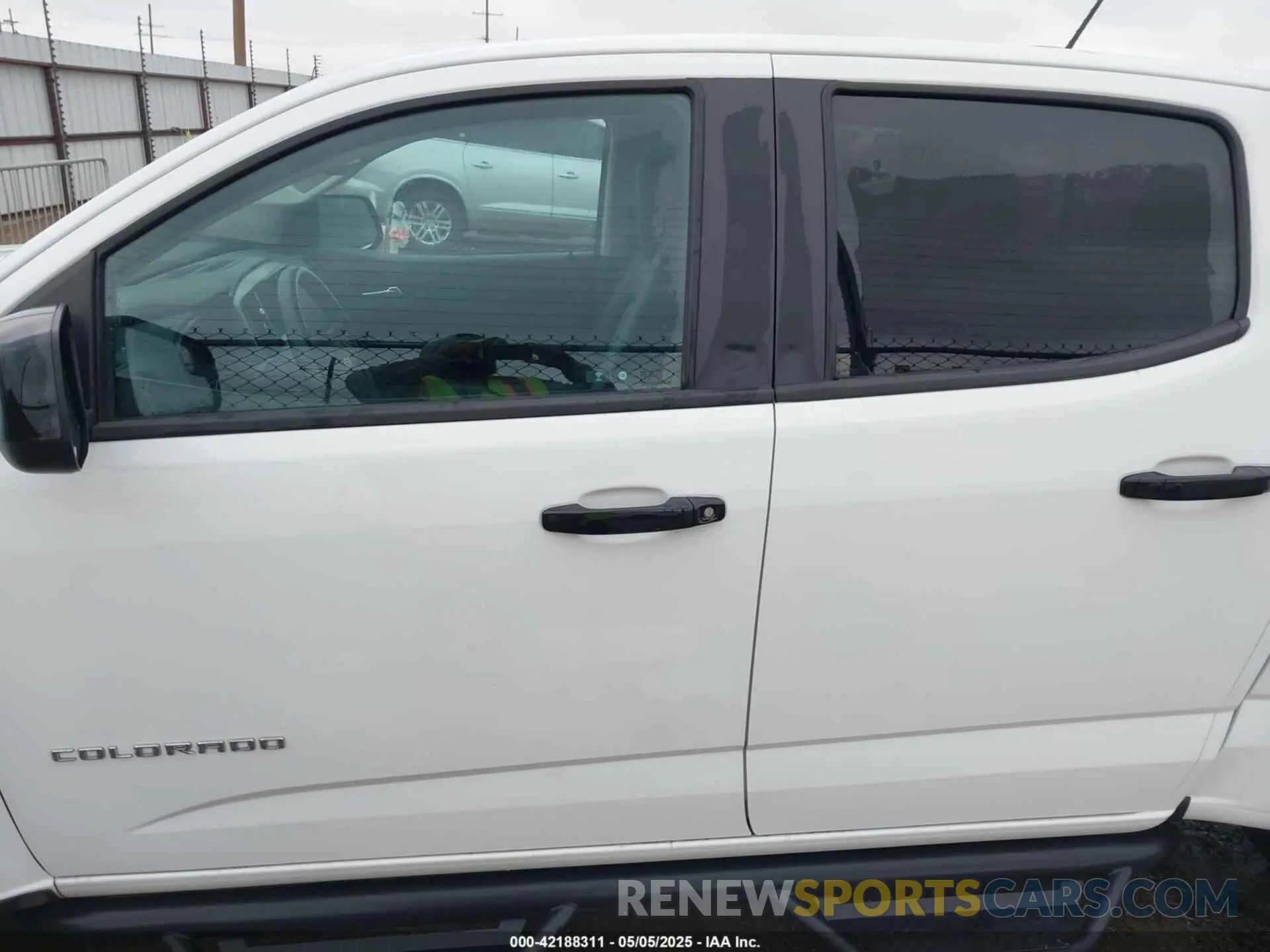 14 Photograph of a damaged car 1GCGTDEN9M1256767 CHEVROLET COLORADO 2021