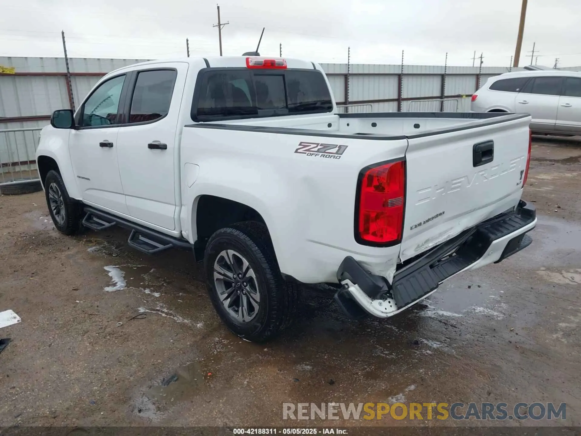 3 Photograph of a damaged car 1GCGTDEN9M1256767 CHEVROLET COLORADO 2021