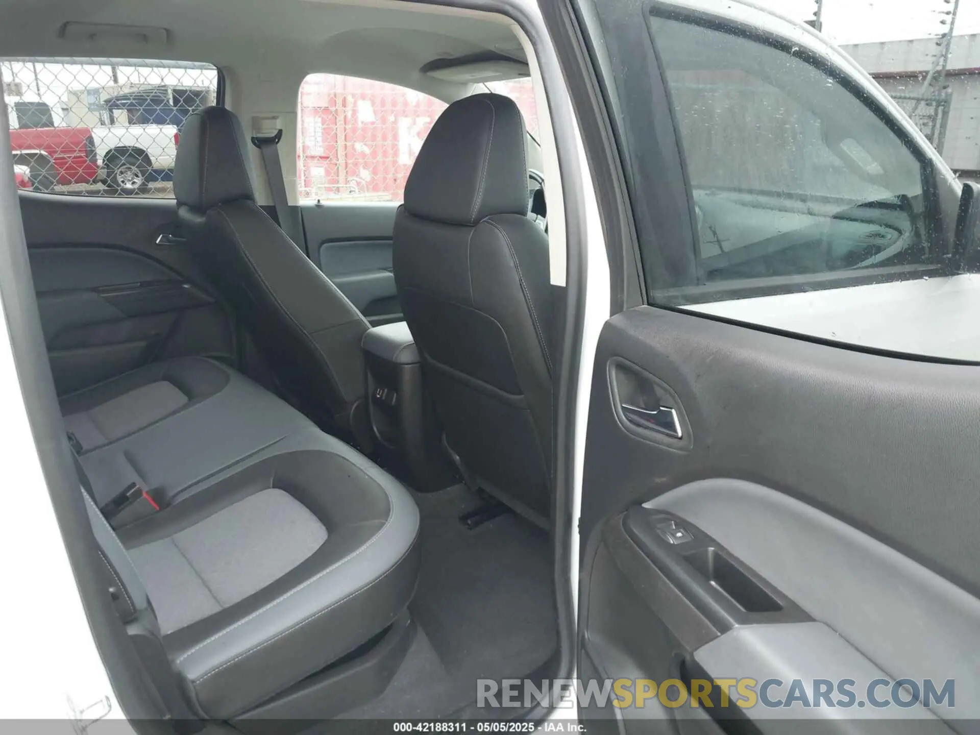 8 Photograph of a damaged car 1GCGTDEN9M1256767 CHEVROLET COLORADO 2021