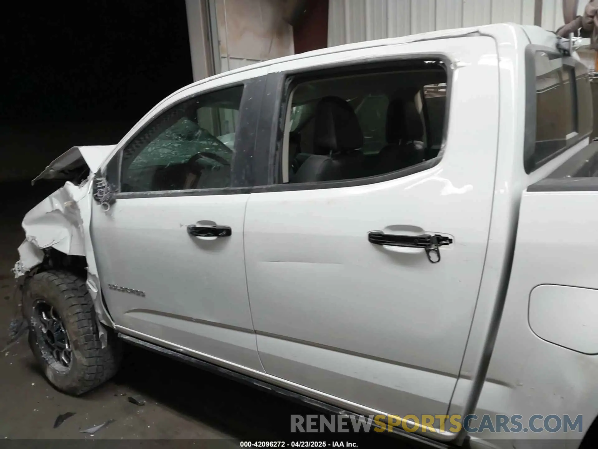 14 Photograph of a damaged car 1GCGTDENXM1114914 CHEVROLET COLORADO 2021
