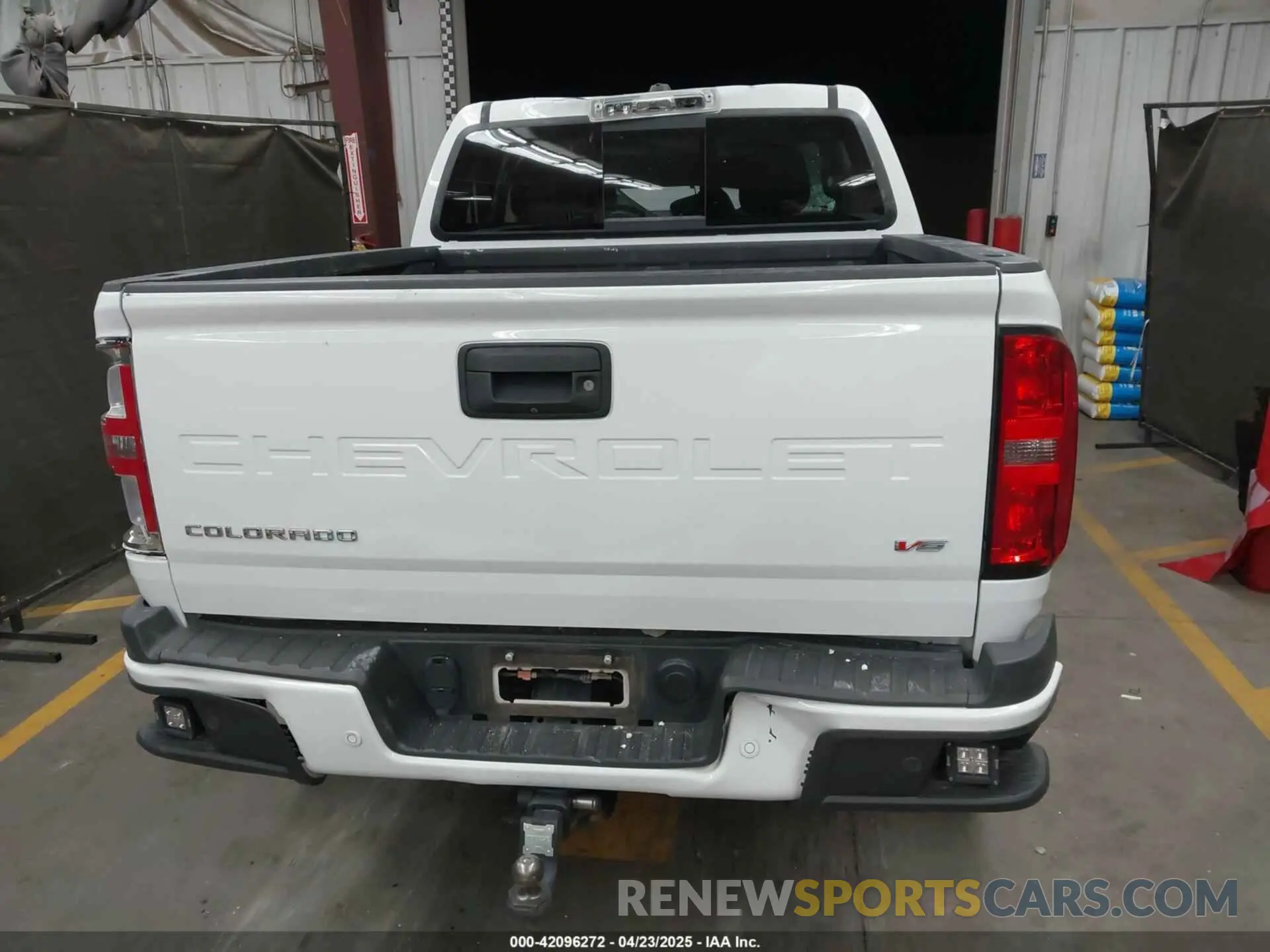 16 Photograph of a damaged car 1GCGTDENXM1114914 CHEVROLET COLORADO 2021