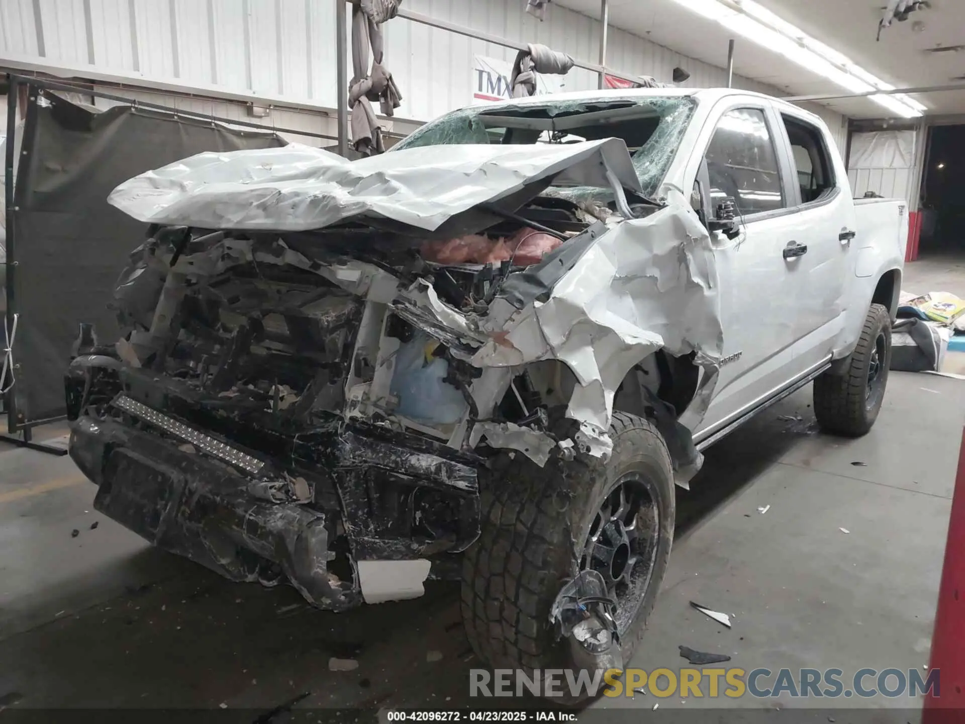 2 Photograph of a damaged car 1GCGTDENXM1114914 CHEVROLET COLORADO 2021