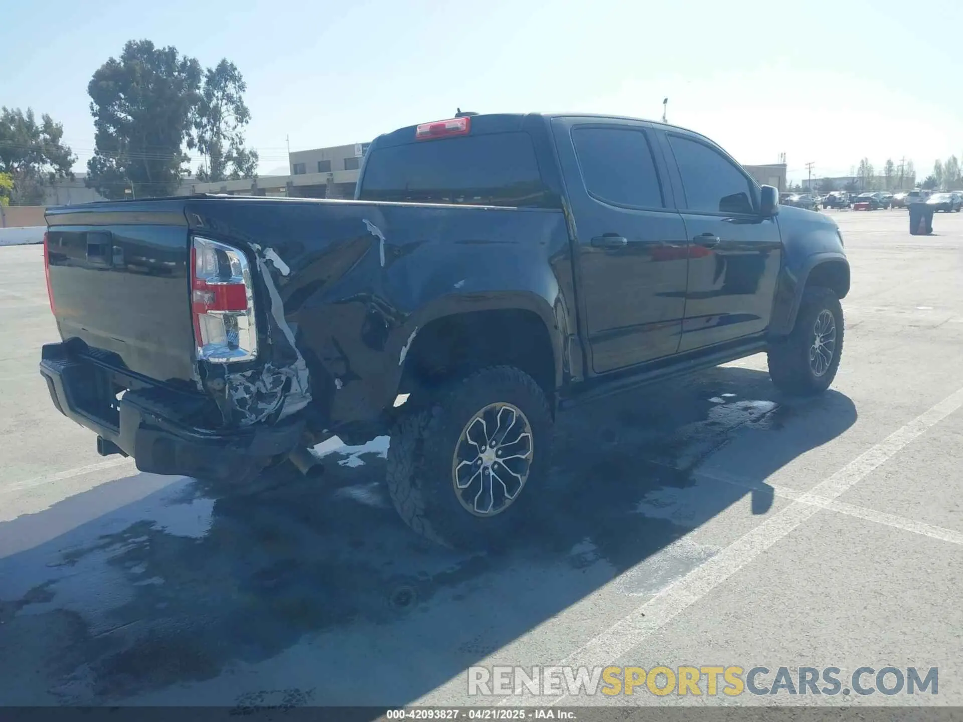 4 Photograph of a damaged car 1GCGTEEN6M1169379 CHEVROLET COLORADO 2021