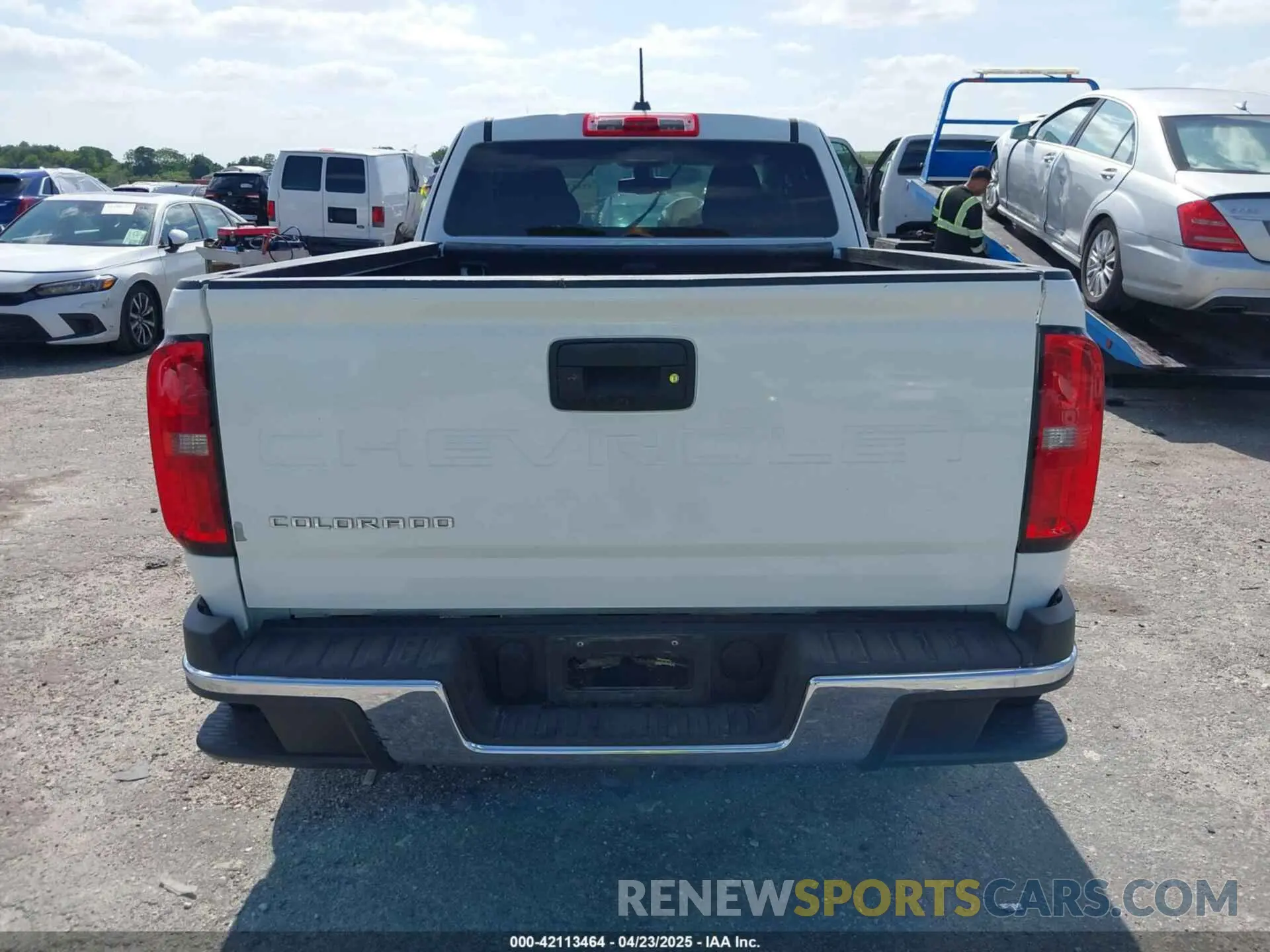 17 Photograph of a damaged car 1GCHSBEA0M1292100 CHEVROLET COLORADO 2021
