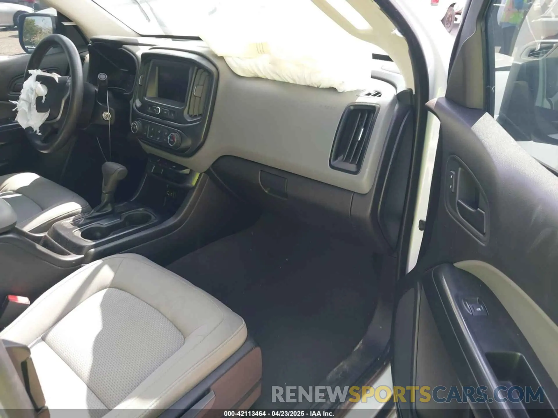 5 Photograph of a damaged car 1GCHSBEA0M1292100 CHEVROLET COLORADO 2021