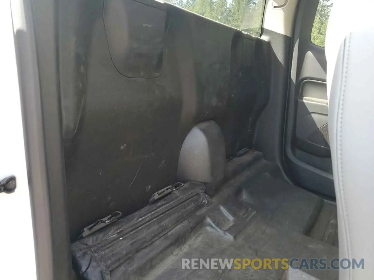 11 Photograph of a damaged car 1GCHSBEA1M1169017 CHEVROLET COLORADO 2021