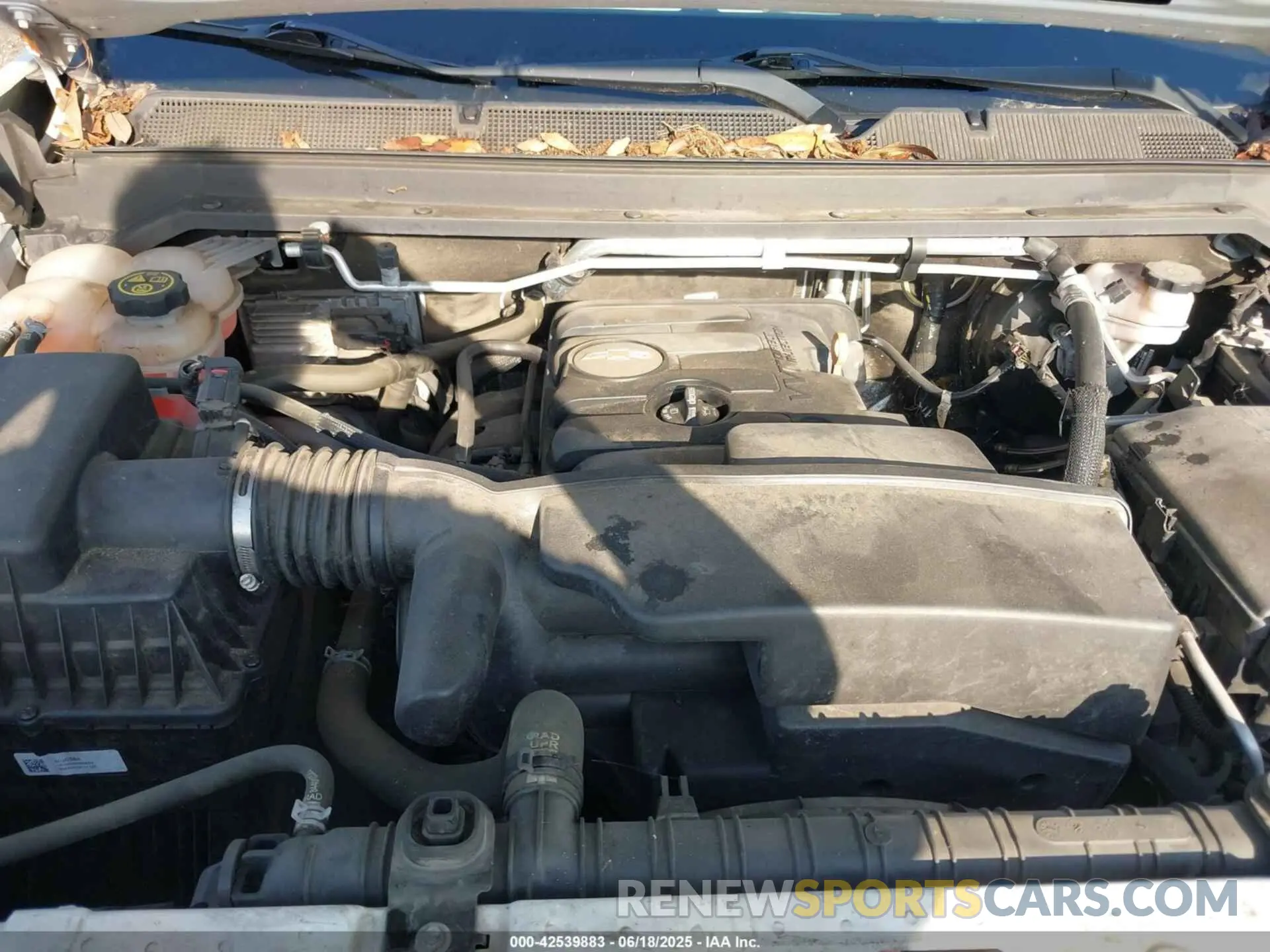 10 Photograph of a damaged car 1GCHSBEA1M1280750 CHEVROLET COLORADO 2021