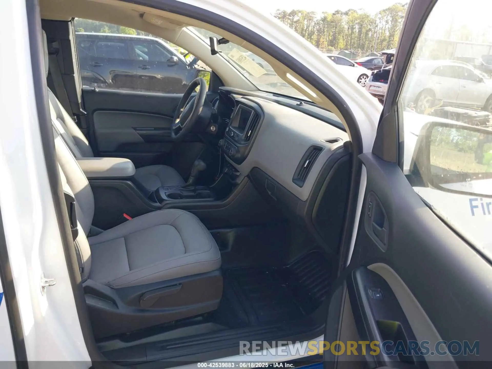 5 Photograph of a damaged car 1GCHSBEA1M1280750 CHEVROLET COLORADO 2021