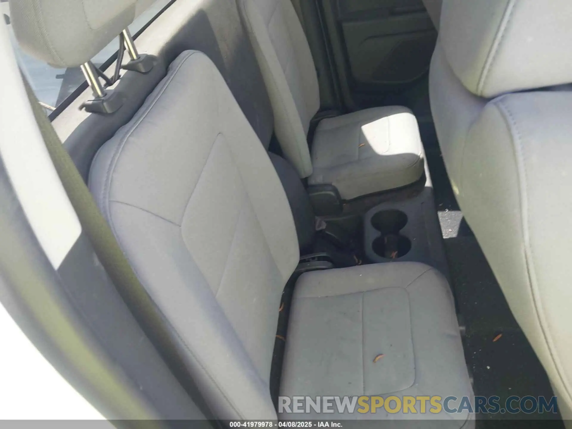 8 Photograph of a damaged car 1GCHSBEA3M1101138 CHEVROLET COLORADO 2021