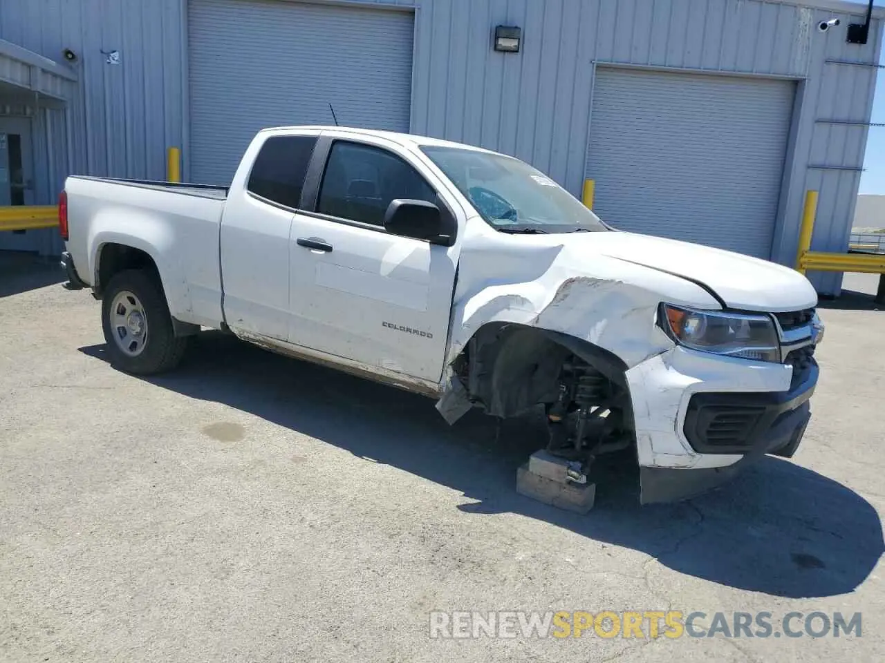 4 Photograph of a damaged car 1GCHSBEA4M1160635 CHEVROLET COLORADO 2021