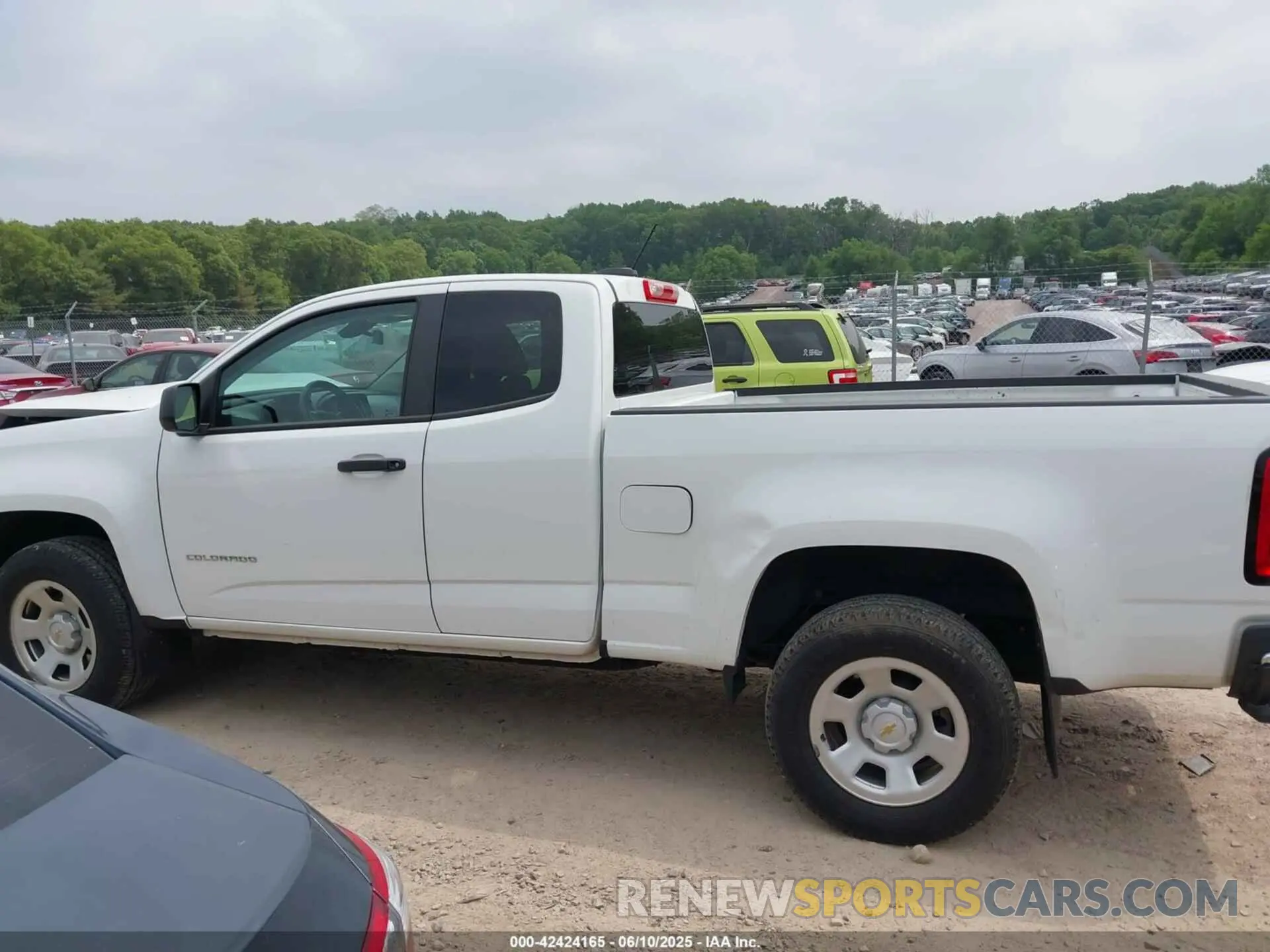 14 Photograph of a damaged car 1GCHSBEA4M1165009 CHEVROLET COLORADO 2021