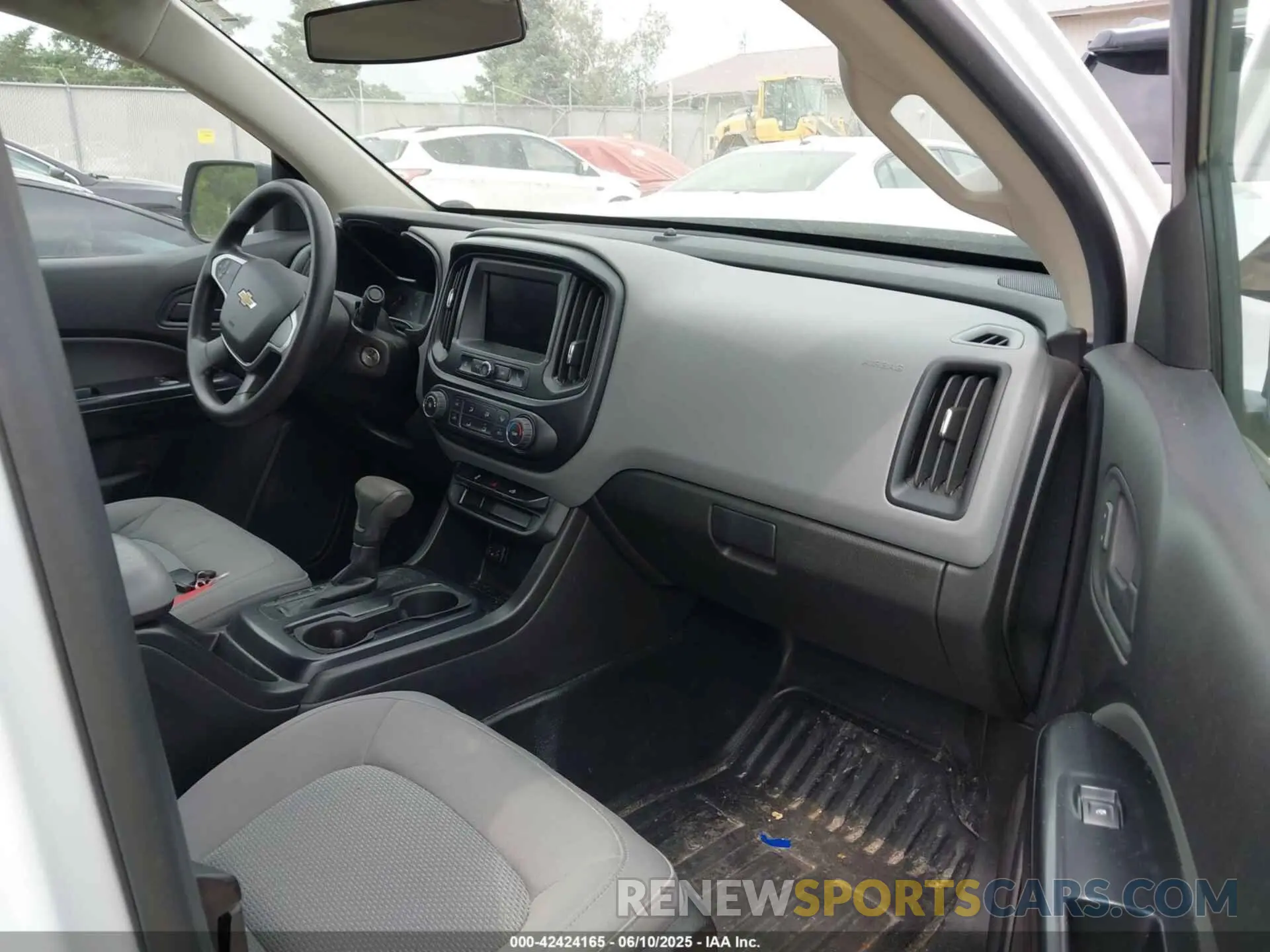 5 Photograph of a damaged car 1GCHSBEA4M1165009 CHEVROLET COLORADO 2021