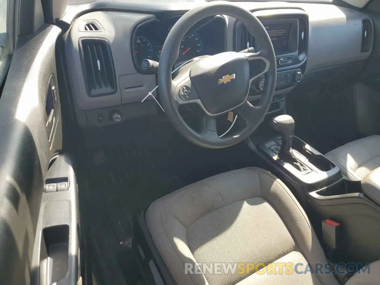 8 Photograph of a damaged car 1GCHSBEA5M1123934 CHEVROLET COLORADO 2021