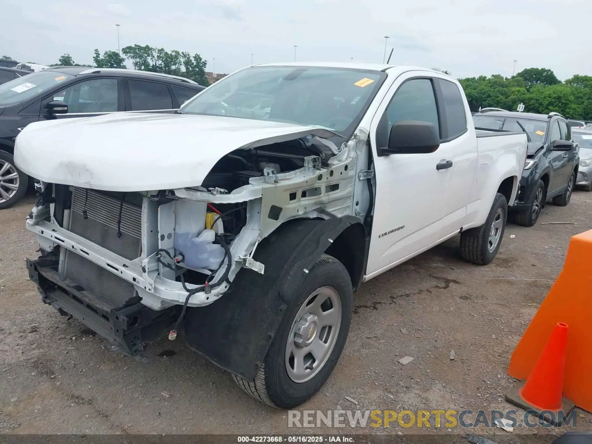 2 Photograph of a damaged car 1GCHSBEA6M1105491 CHEVROLET COLORADO 2021