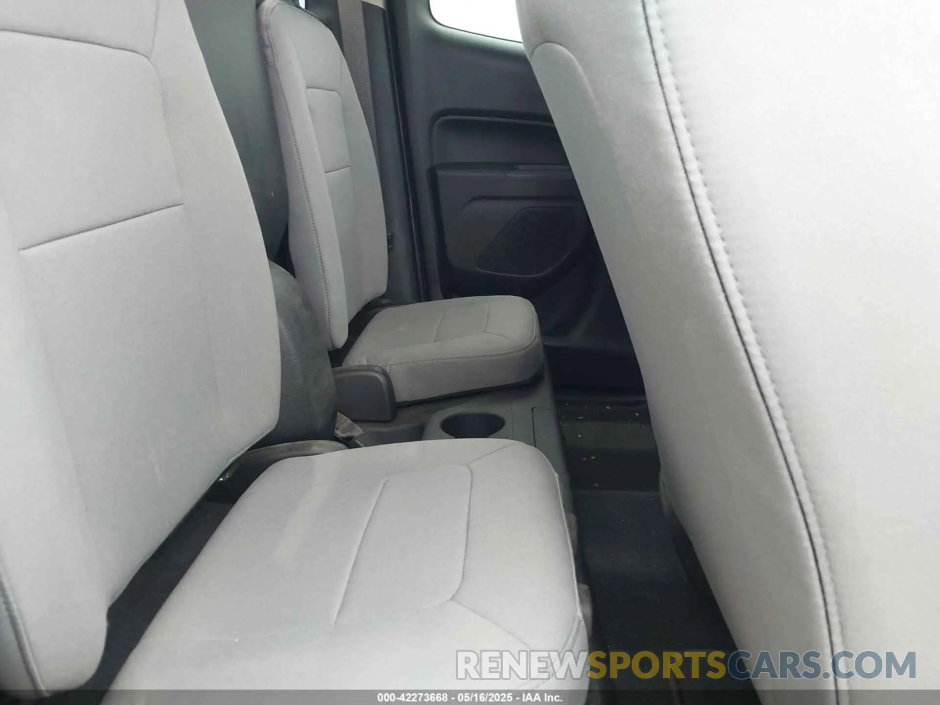 8 Photograph of a damaged car 1GCHSBEA6M1105491 CHEVROLET COLORADO 2021