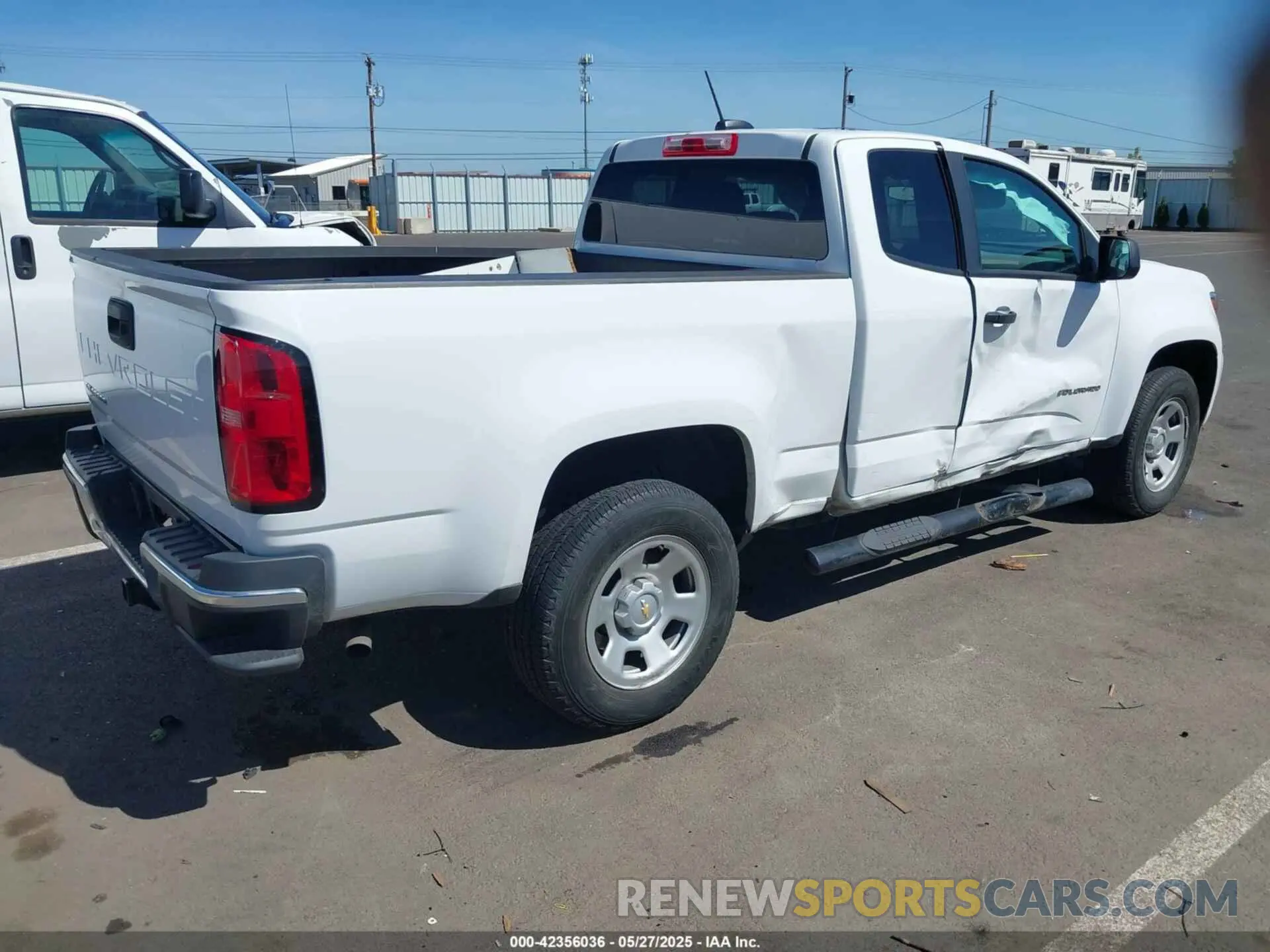 4 Photograph of a damaged car 1GCHSBEA8M1194688 CHEVROLET COLORADO 2021