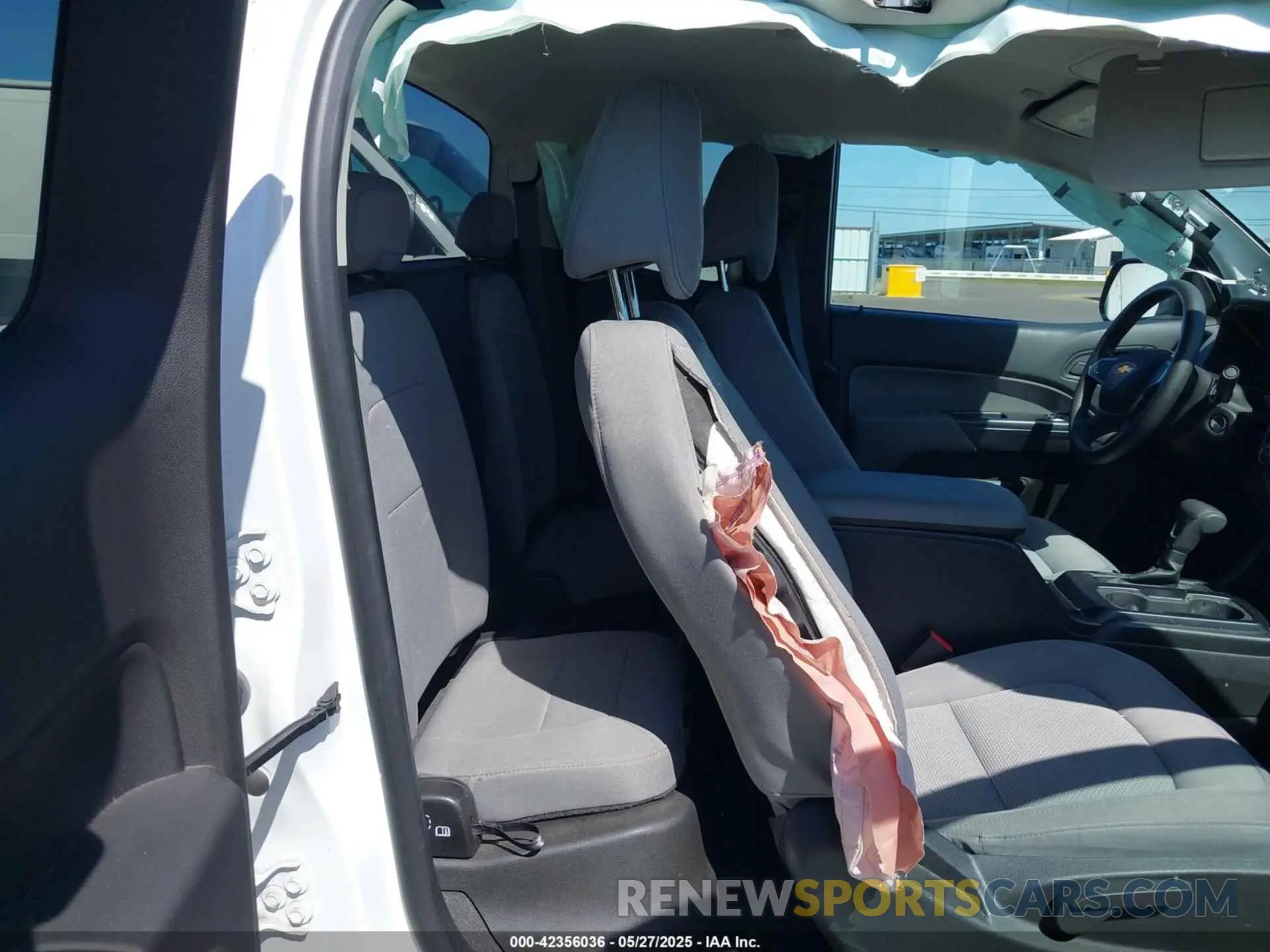 8 Photograph of a damaged car 1GCHSBEA8M1194688 CHEVROLET COLORADO 2021
