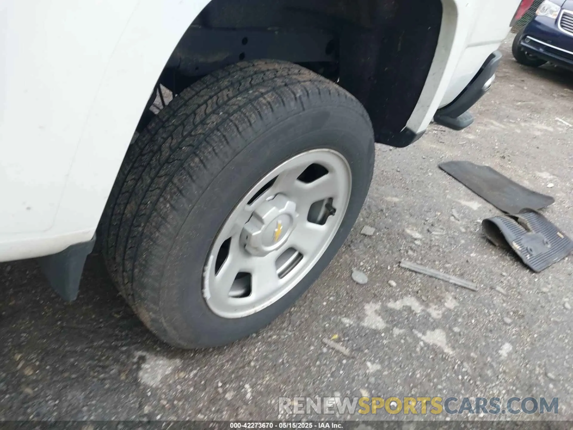 12 Photograph of a damaged car 1GCHSBEA9M1104836 CHEVROLET COLORADO 2021