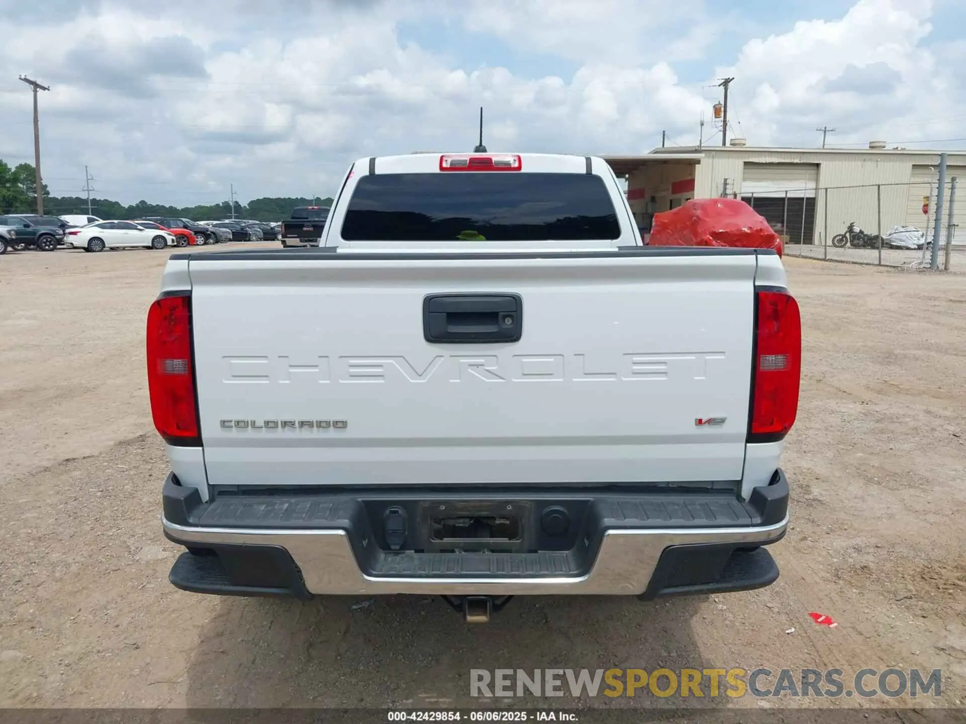 17 Photograph of a damaged car 1GCHSBEN1M1213990 CHEVROLET COLORADO 2021