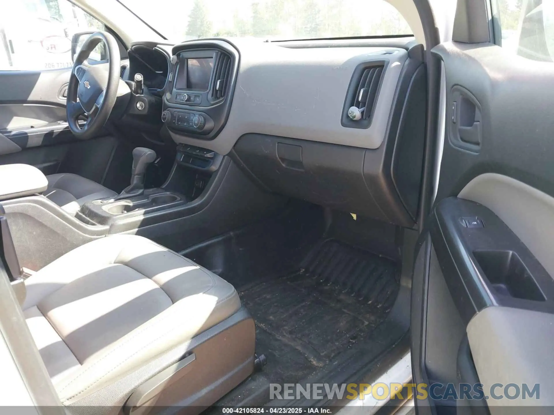 5 Photograph of a damaged car 1GCHSBEN2M1105829 CHEVROLET COLORADO 2021