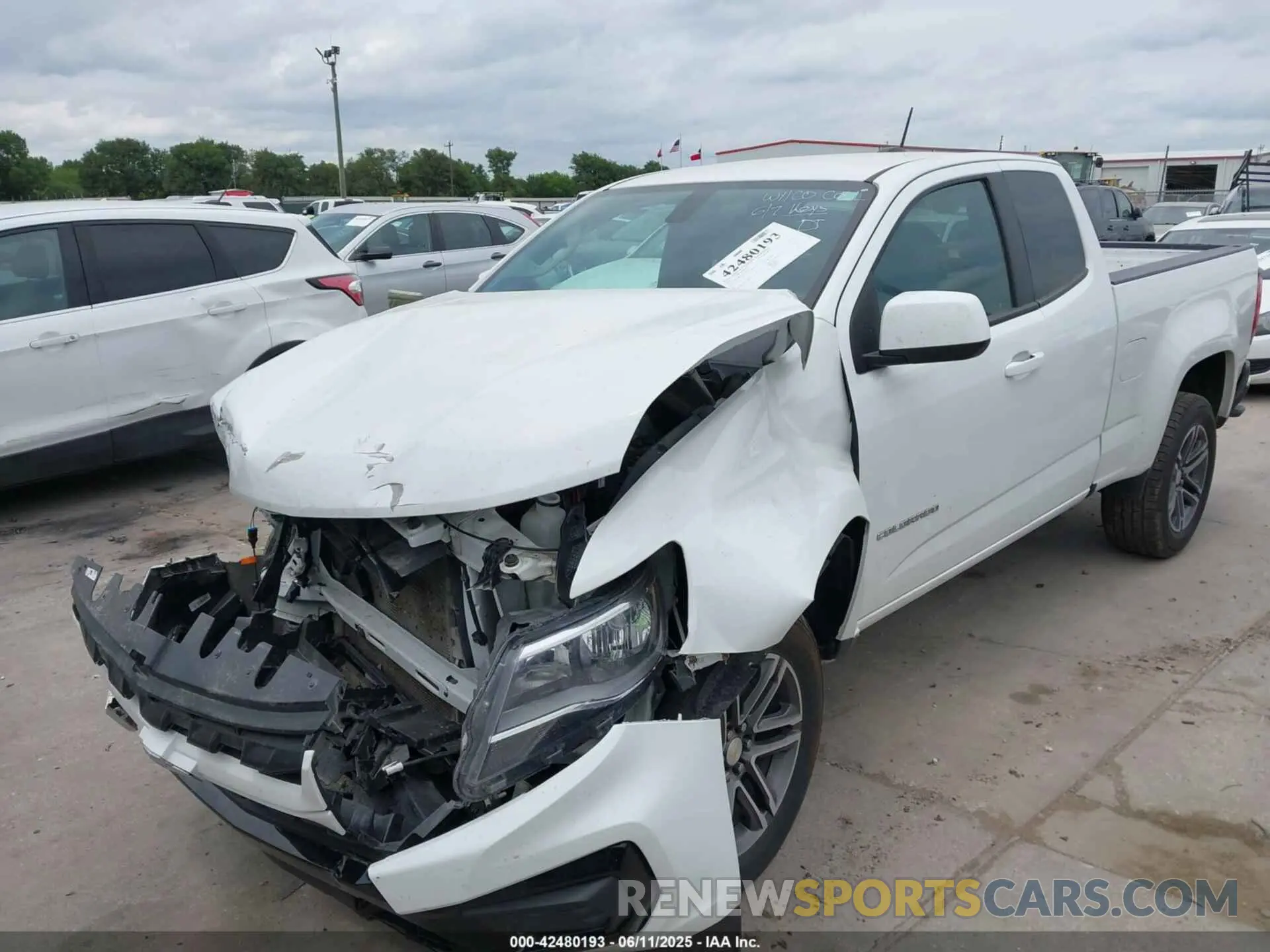 2 Photograph of a damaged car 1GCHSBEN7M1139913 CHEVROLET COLORADO 2021