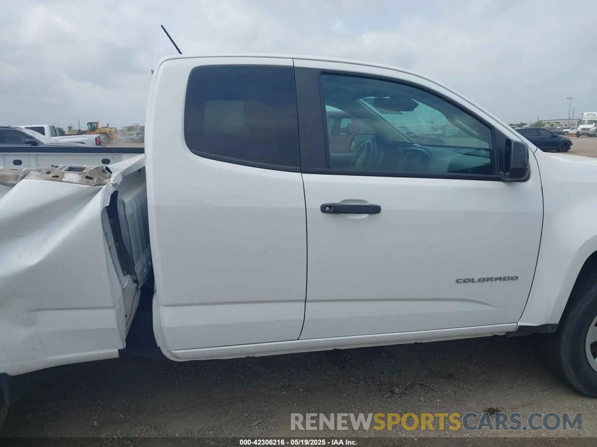 14 Photograph of a damaged car 1GCHSBENXM1139792 CHEVROLET COLORADO 2021