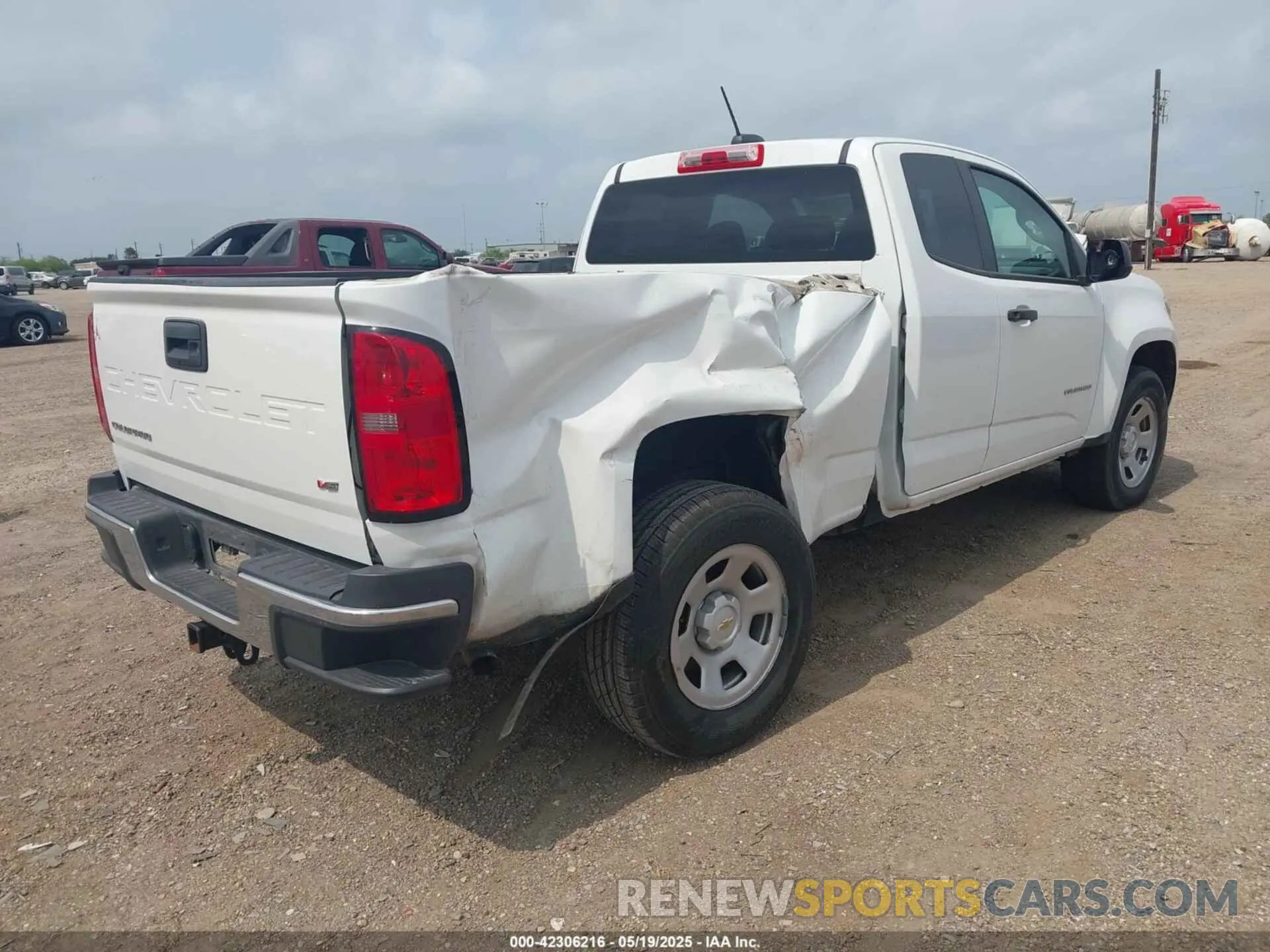 4 Photograph of a damaged car 1GCHSBENXM1139792 CHEVROLET COLORADO 2021