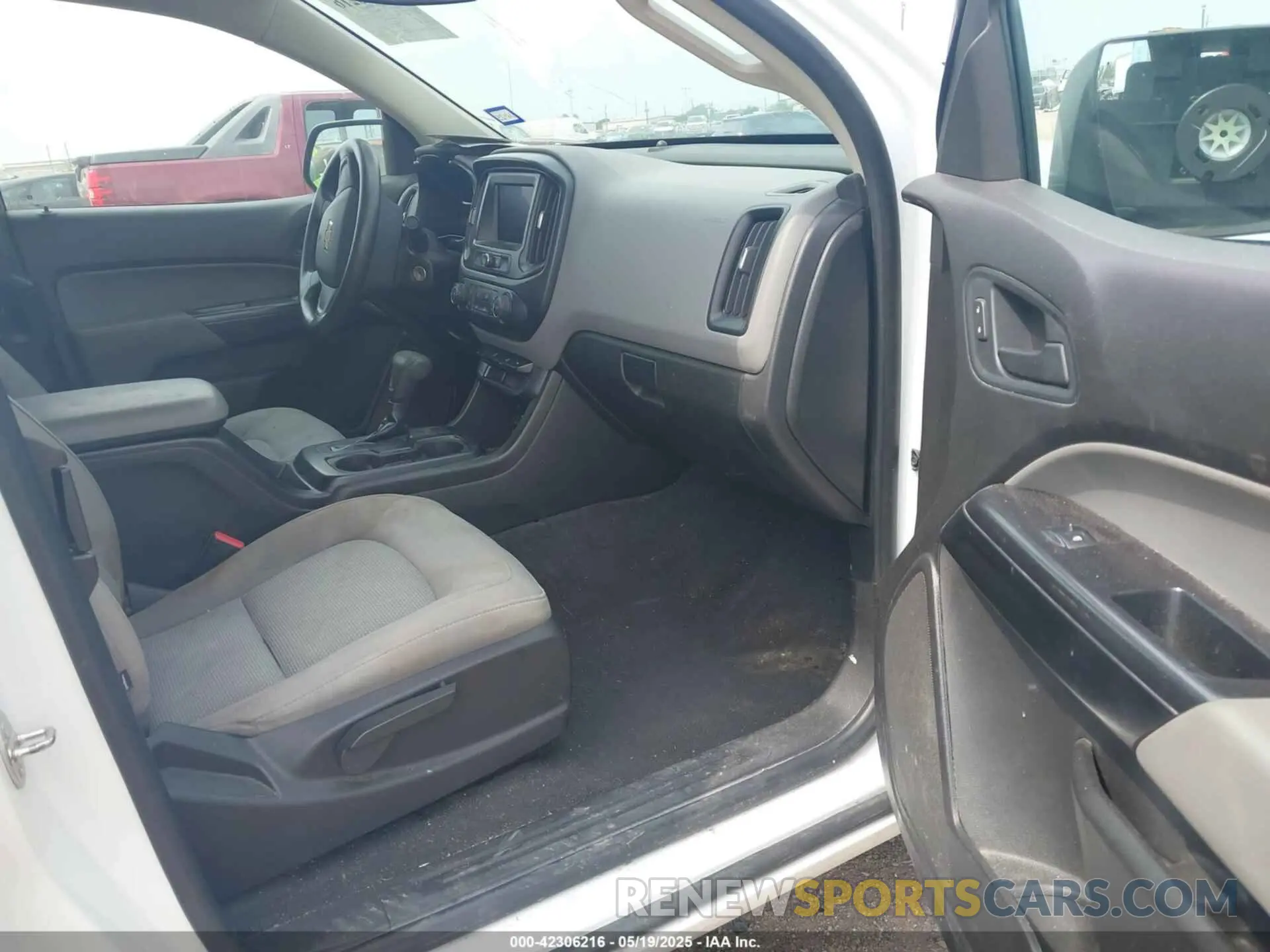 5 Photograph of a damaged car 1GCHSBENXM1139792 CHEVROLET COLORADO 2021